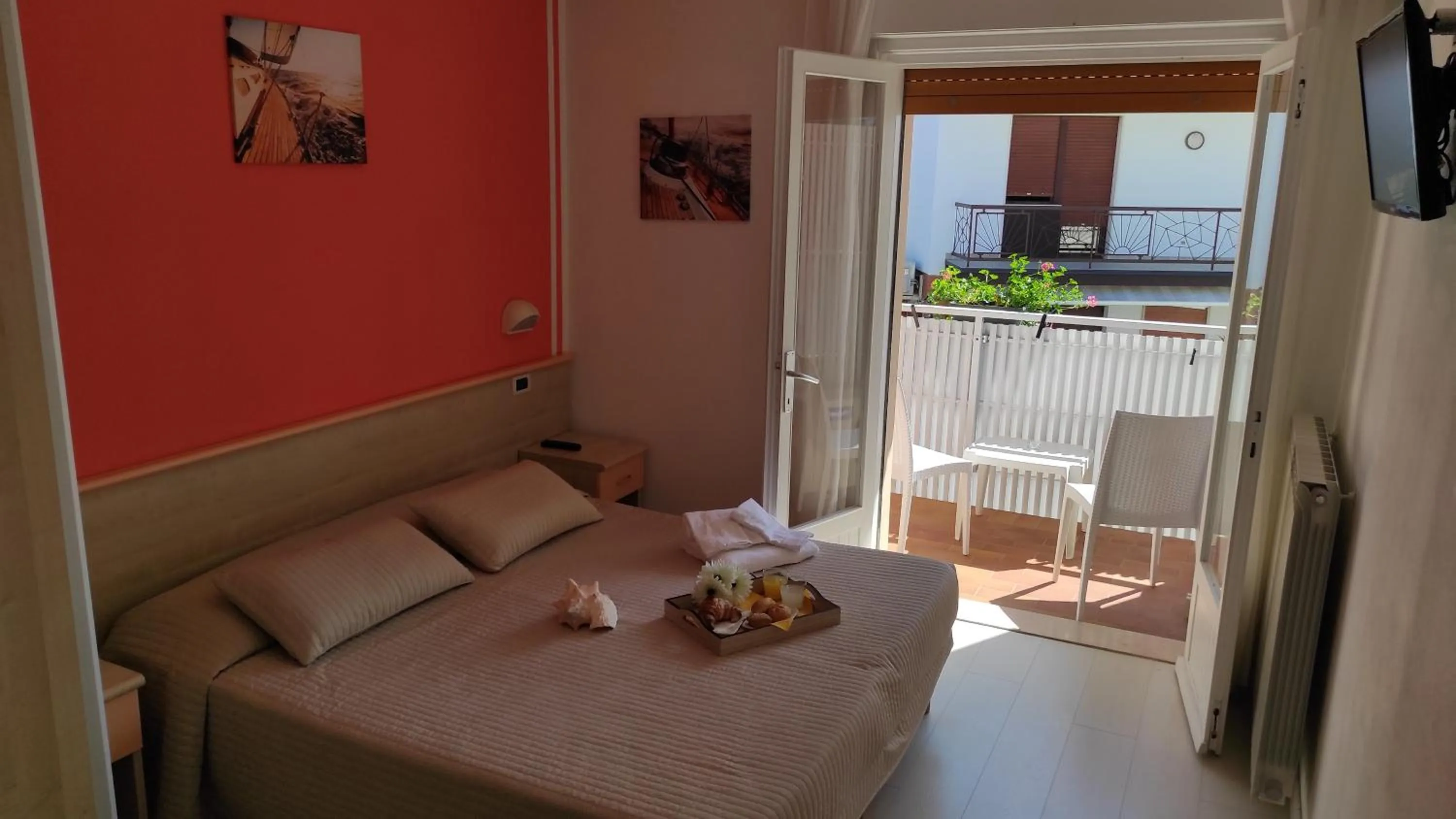 Balcony/Terrace, Bed in Hotel Eliani