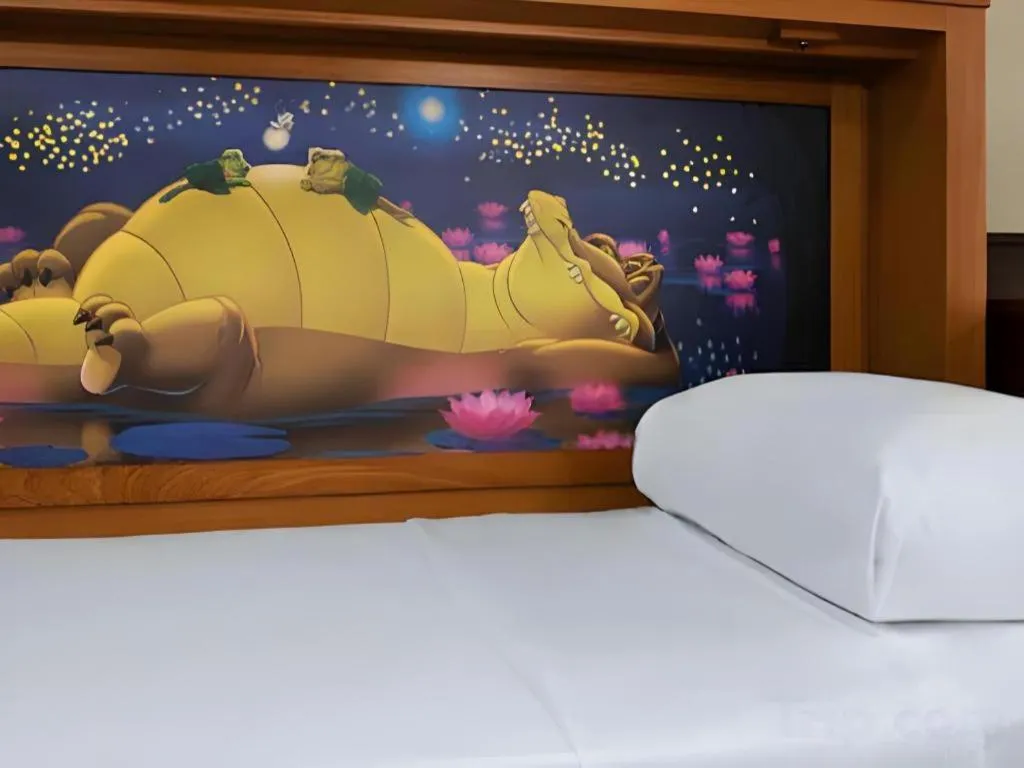 Bed in Disney's Port Orleans Resort - Riverside