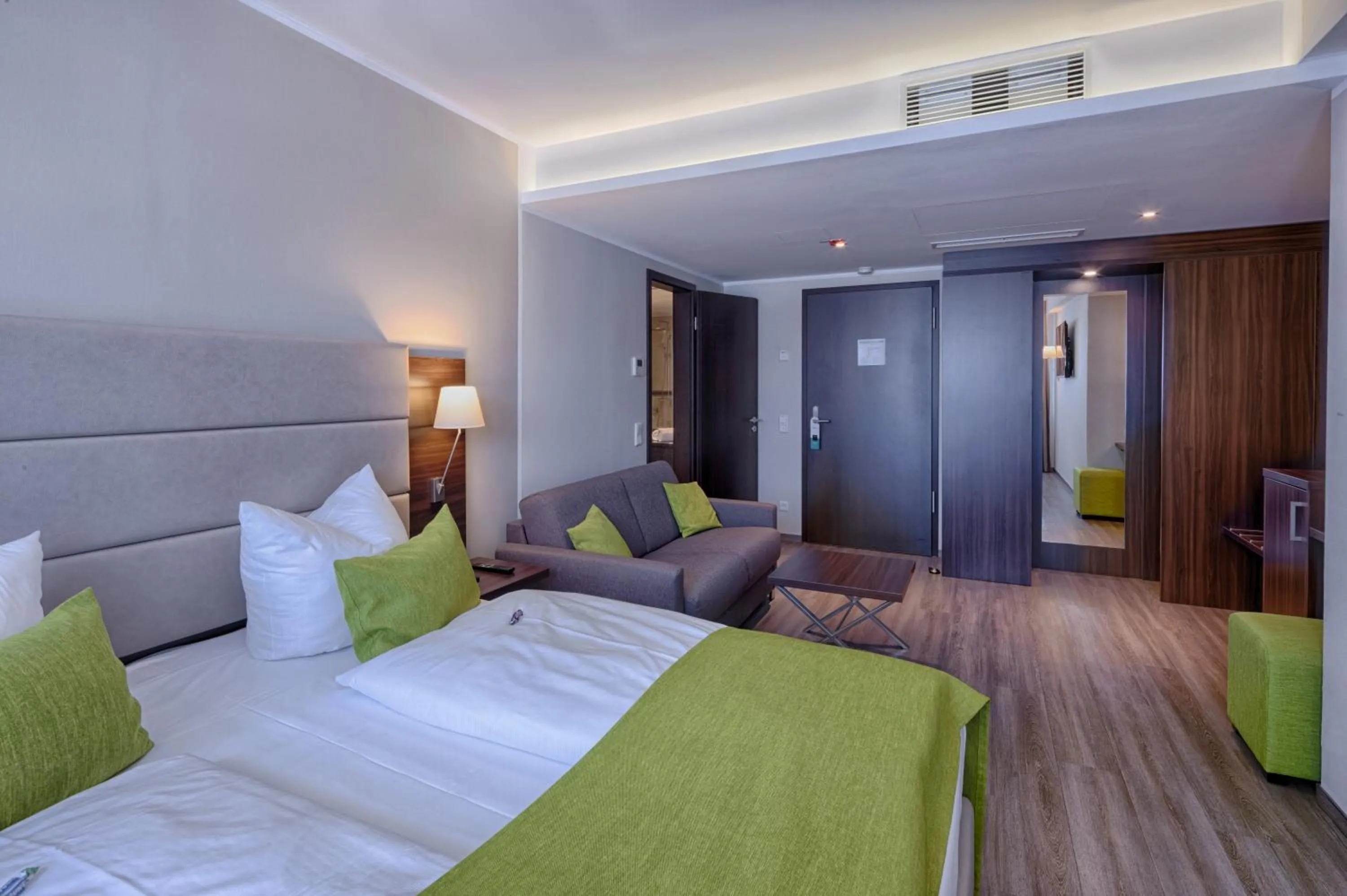 Photo of the whole room, Bed in hotel bomonti Nürnberg West