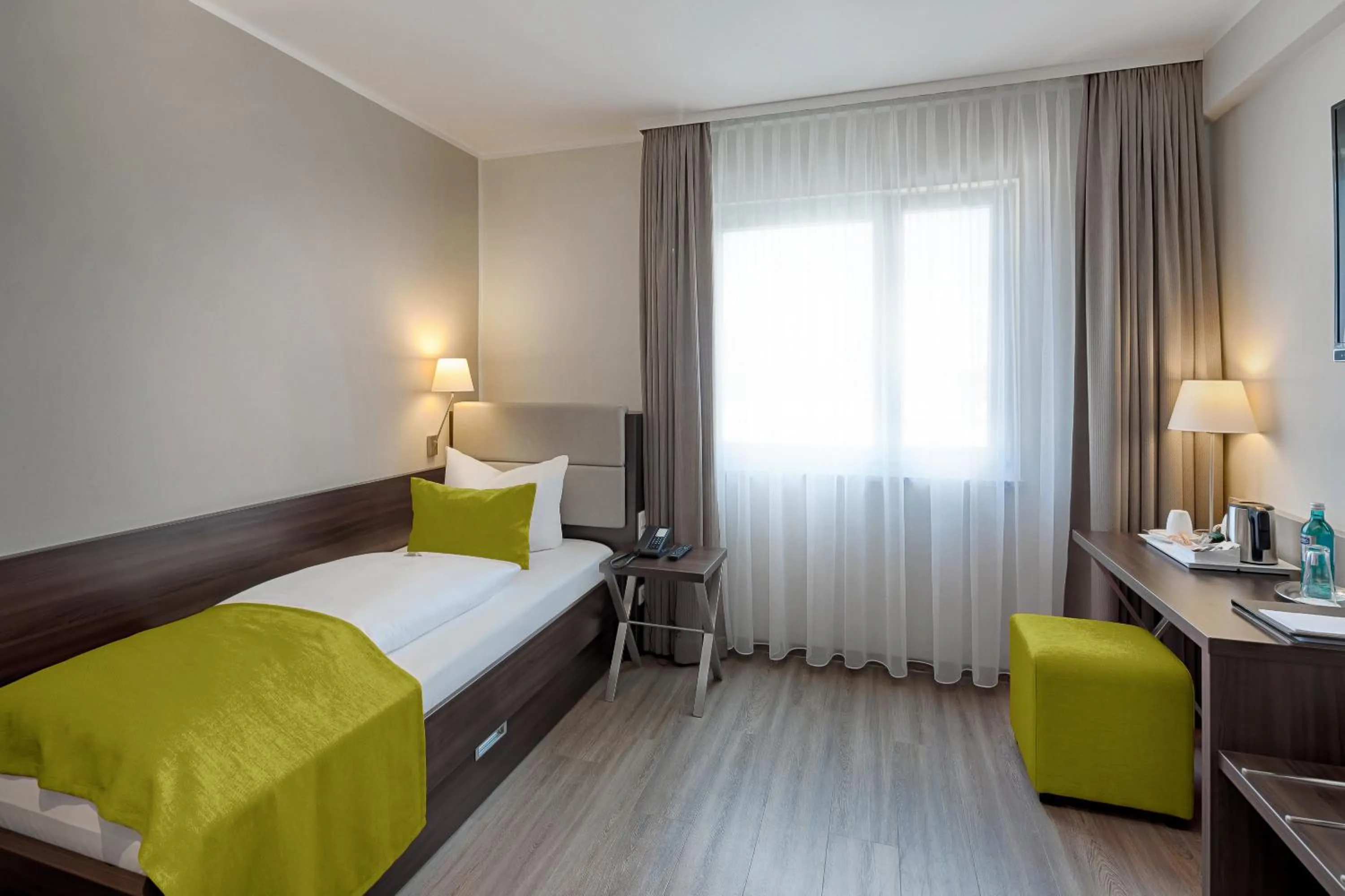 Photo of the whole room, Bed in hotel bomonti Nürnberg West