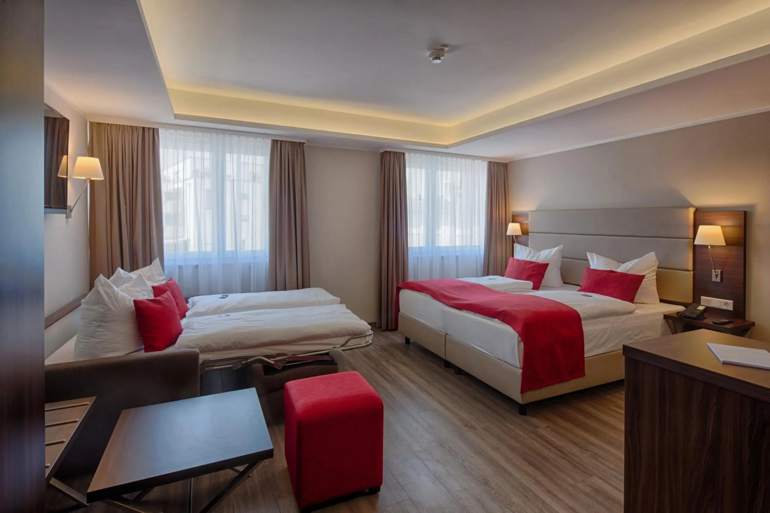 Superior Family Room with Sofa bed in hotel bomonti Nürnberg West Superior Family Room with Sofa bed in hotel bomonti Nürnberg West