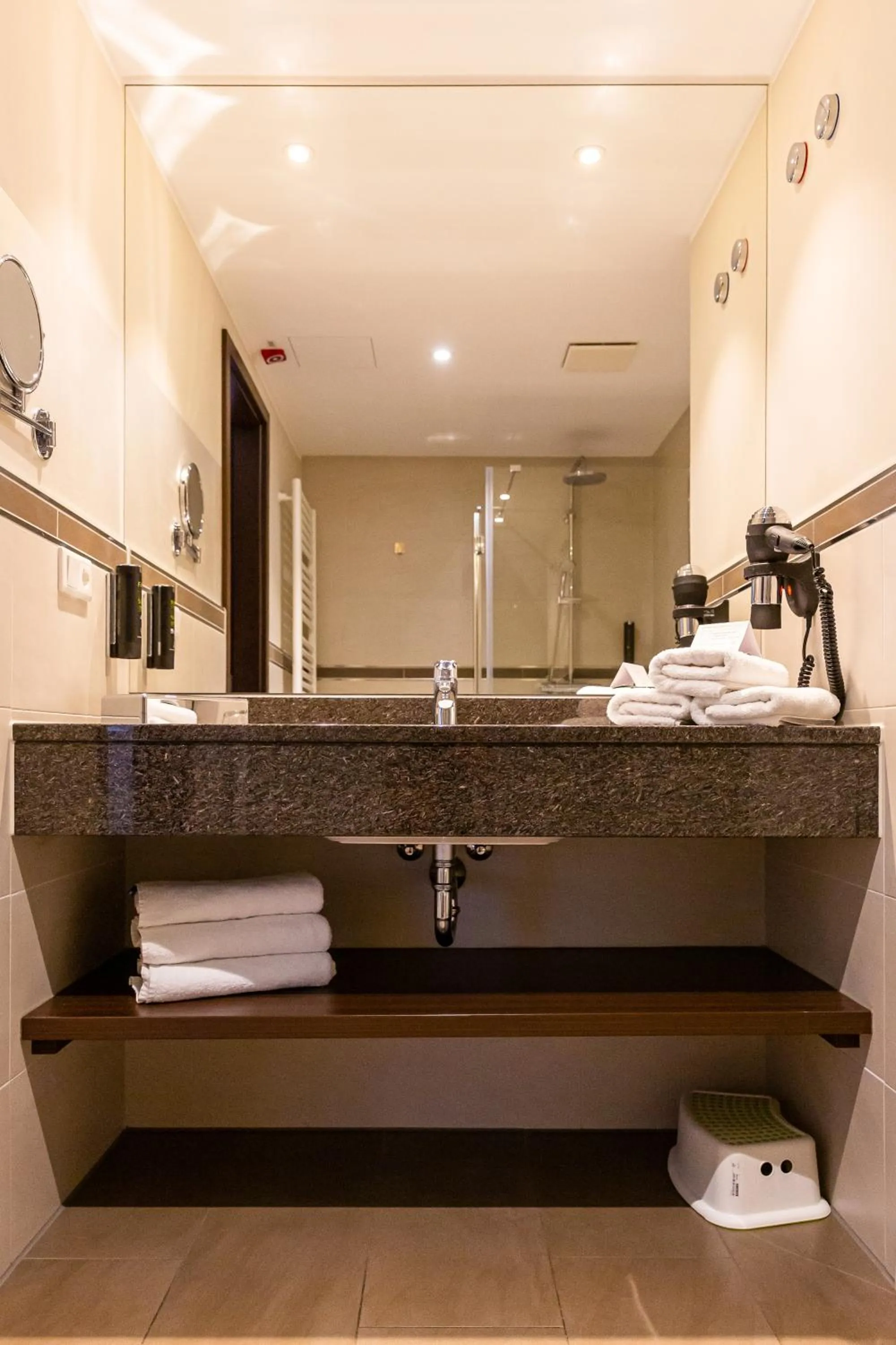 Bathroom in hotel bomonti Nürnberg West