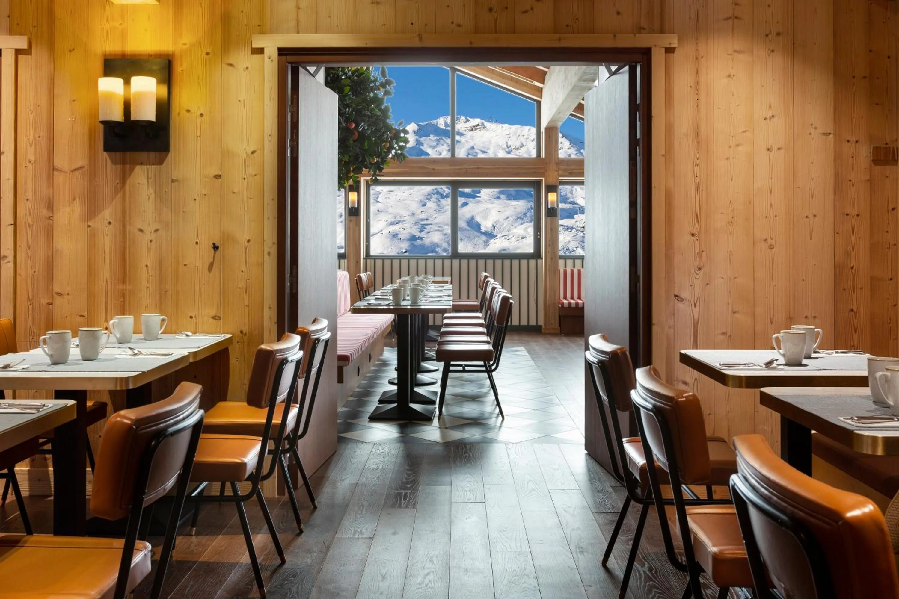 Restaurant/places to eat in Ours Blanc Hotel & Spa