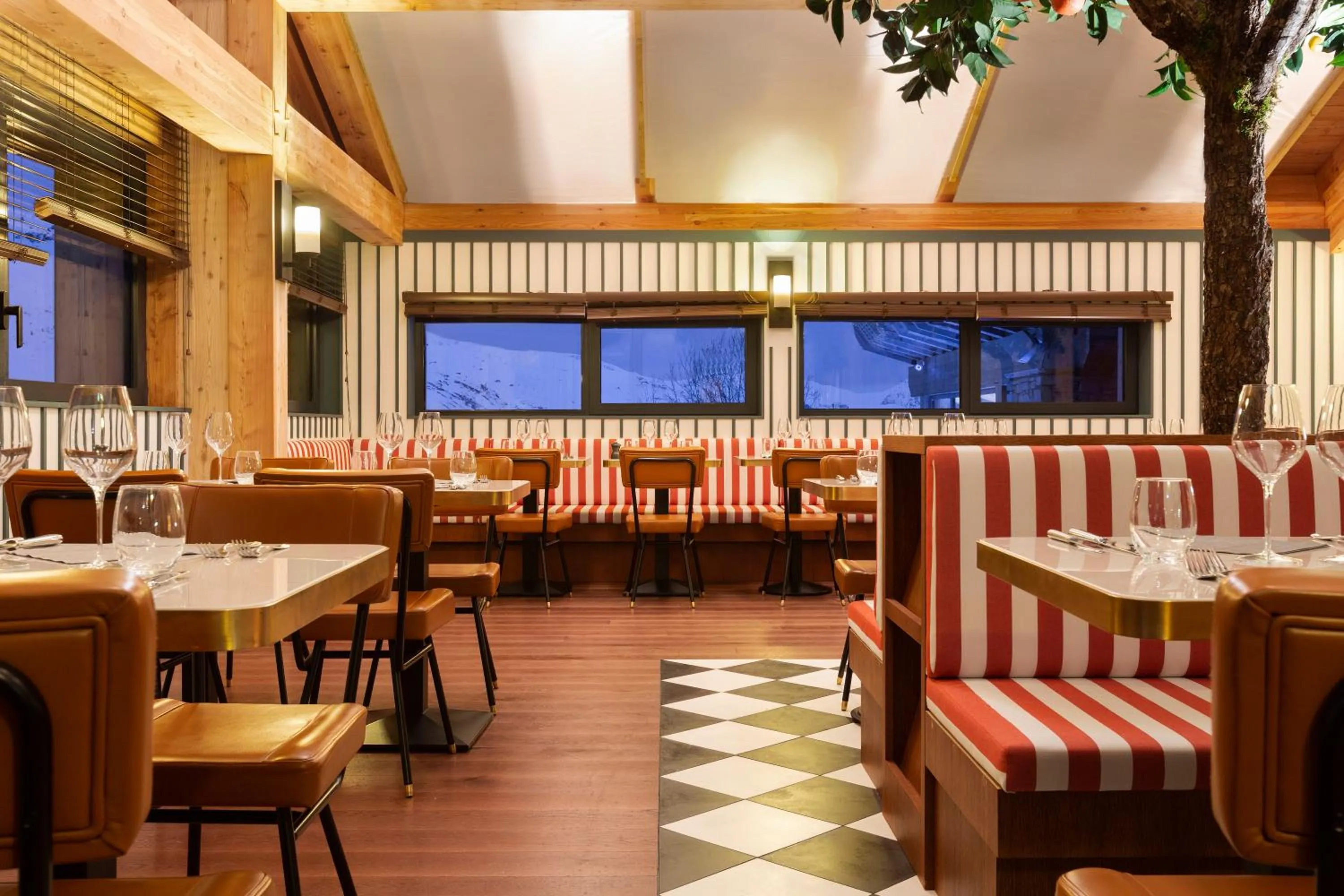 Restaurant/places to eat in Ours Blanc Hotel & Spa