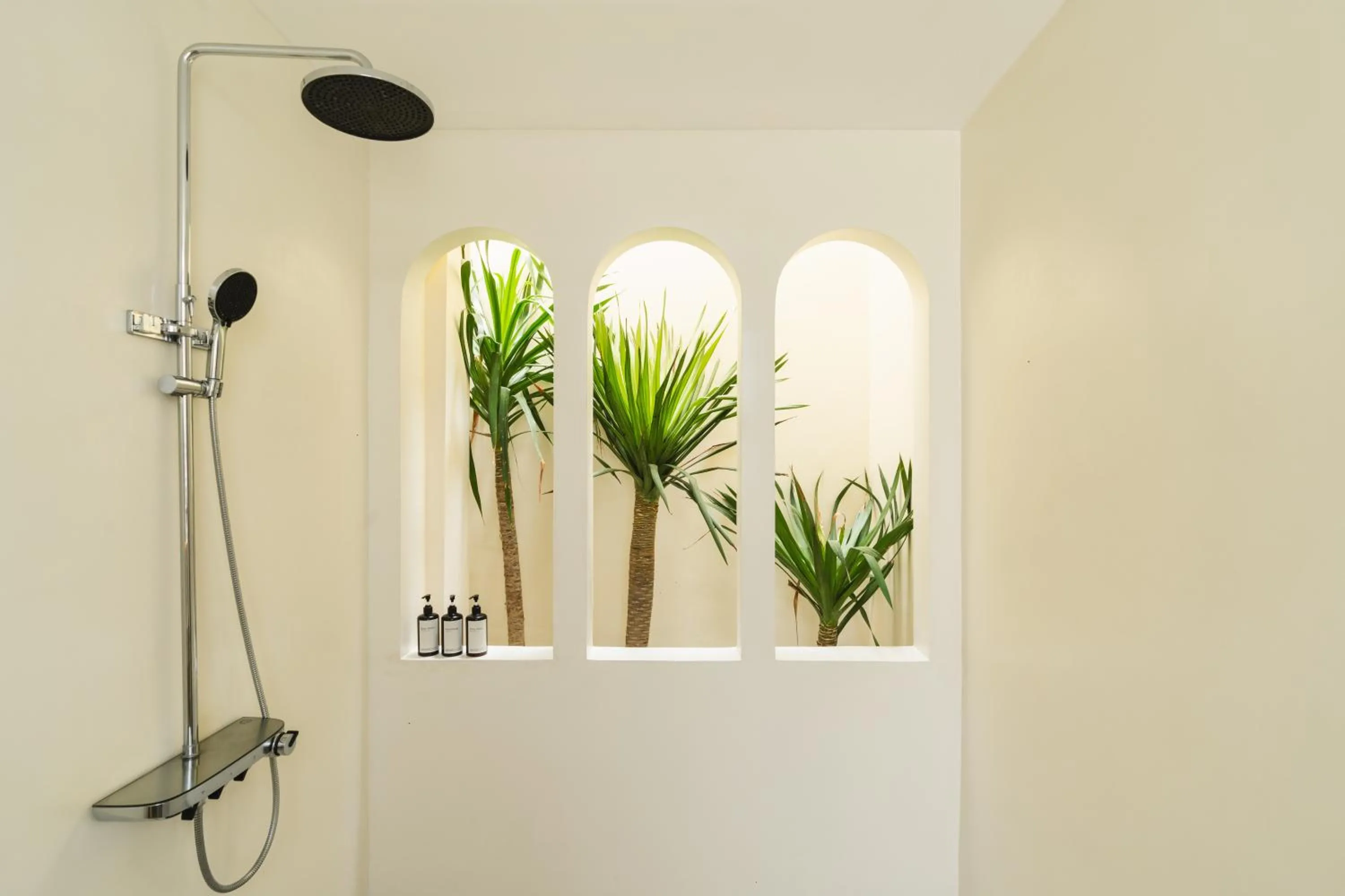Shower in Copper Estate 1 by Alfred in Bali