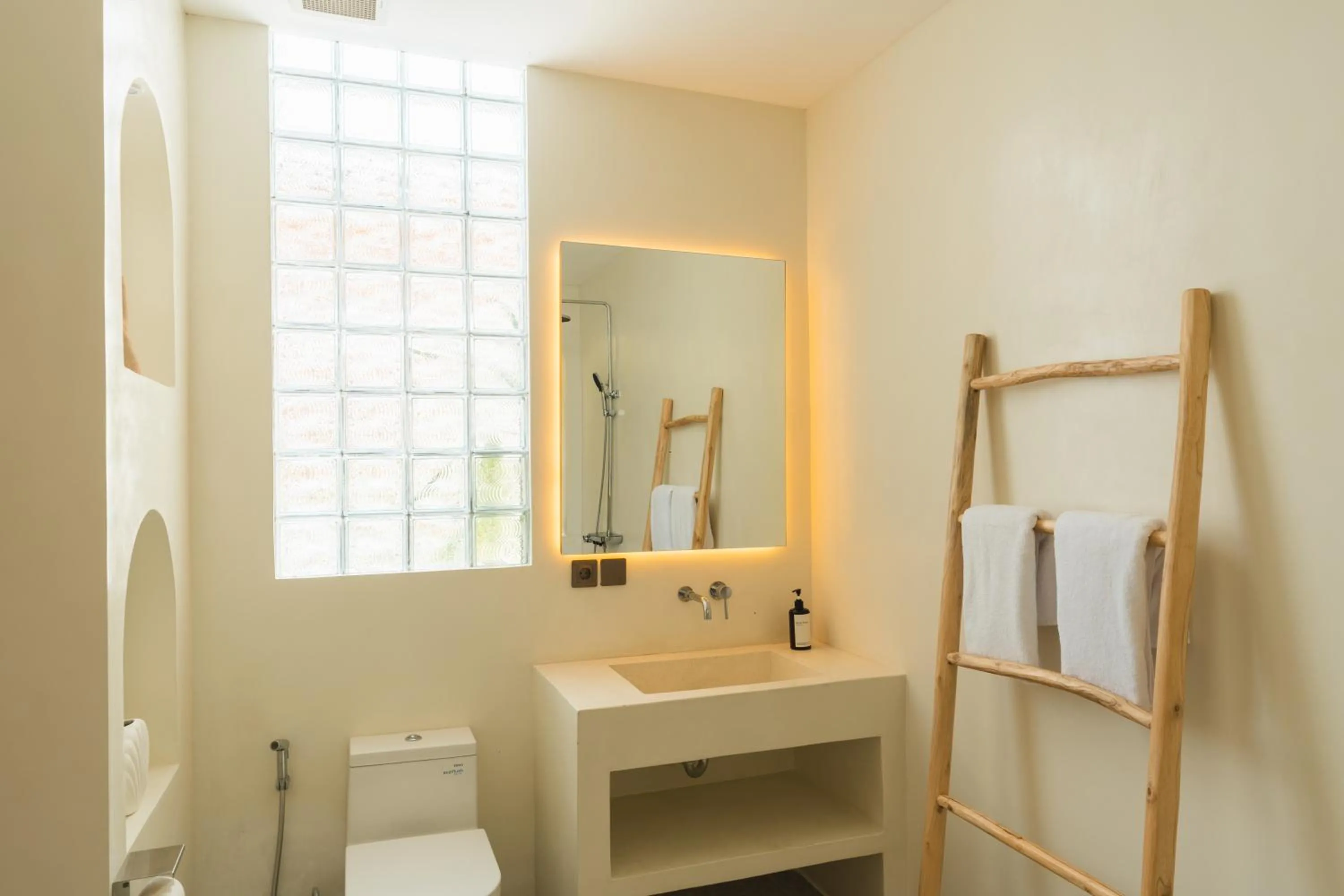 Toilet in Copper Estate 1 by Alfred in Bali