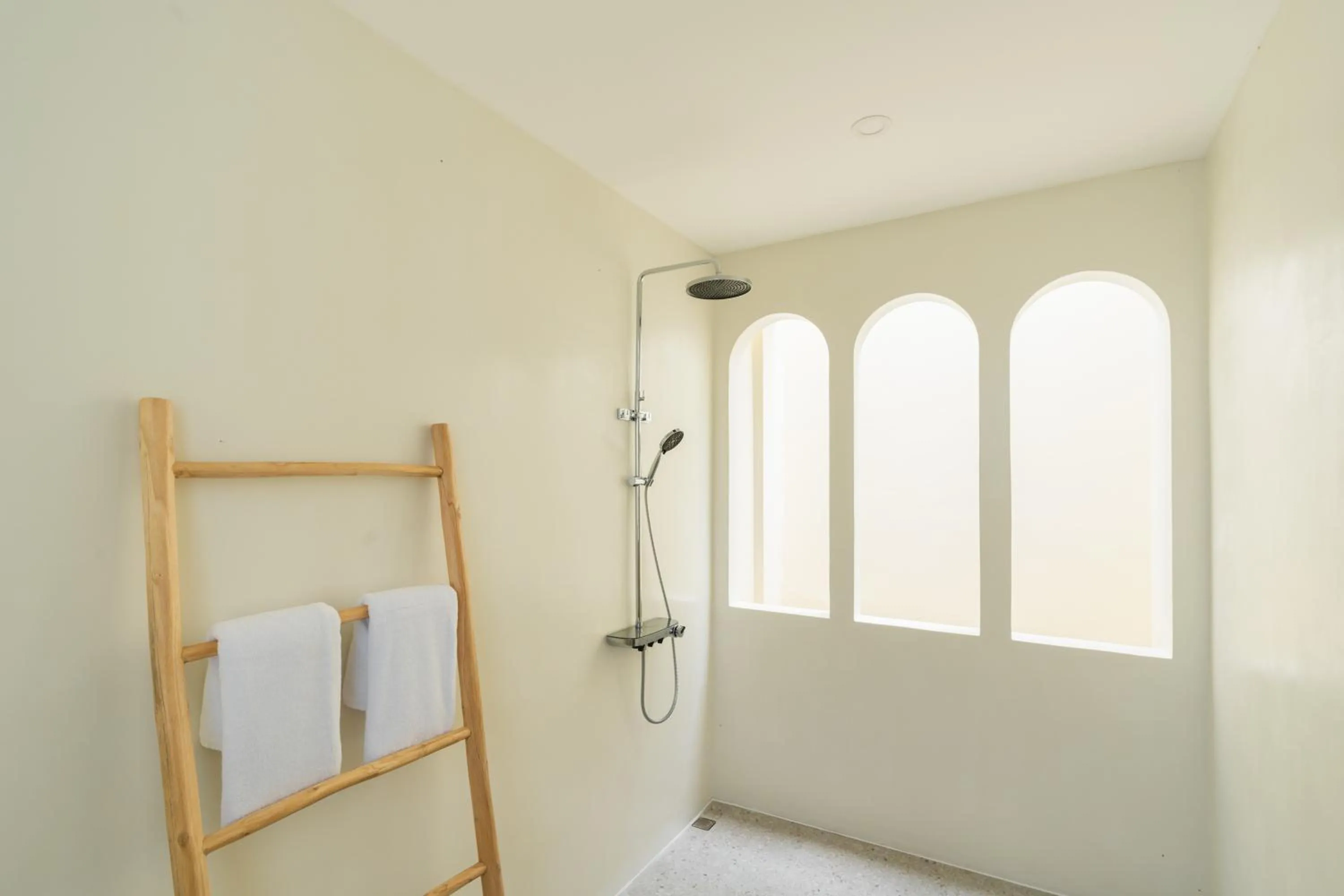 Shower in Copper Estate 1 by Alfred in Bali