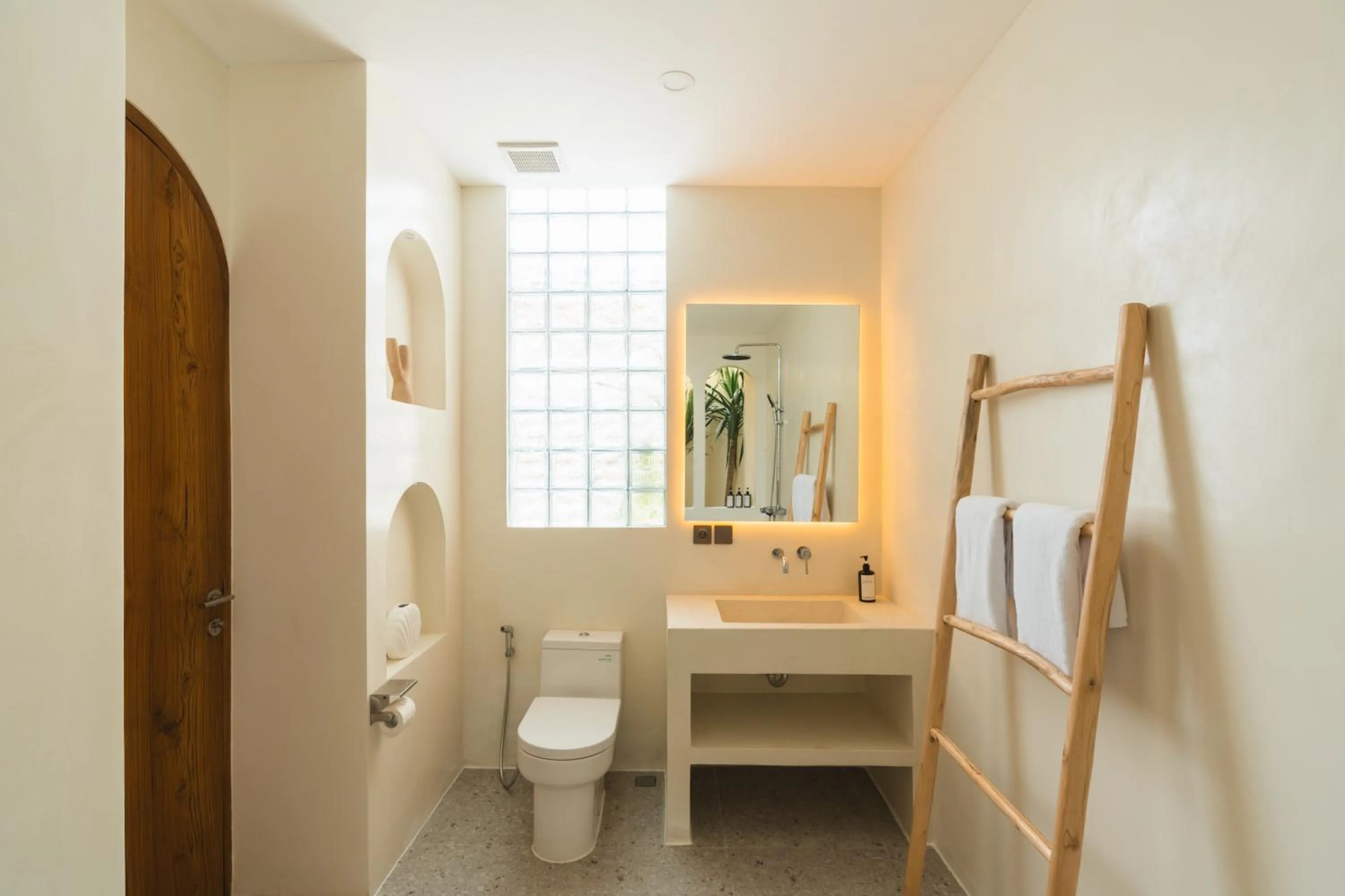 Toilet in Copper Estate 1 by Alfred in Bali