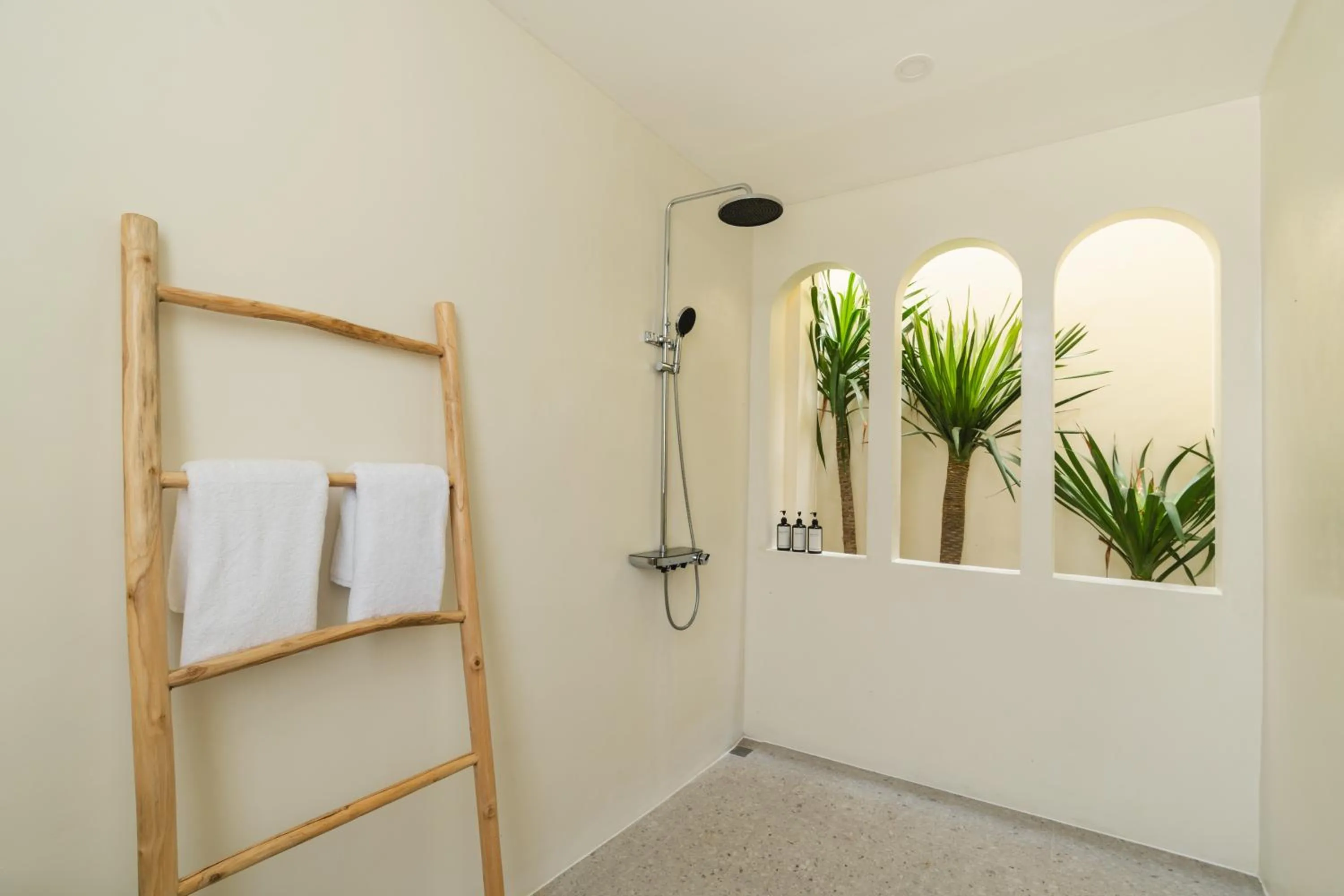 Shower in Copper Estate 1 by Alfred in Bali