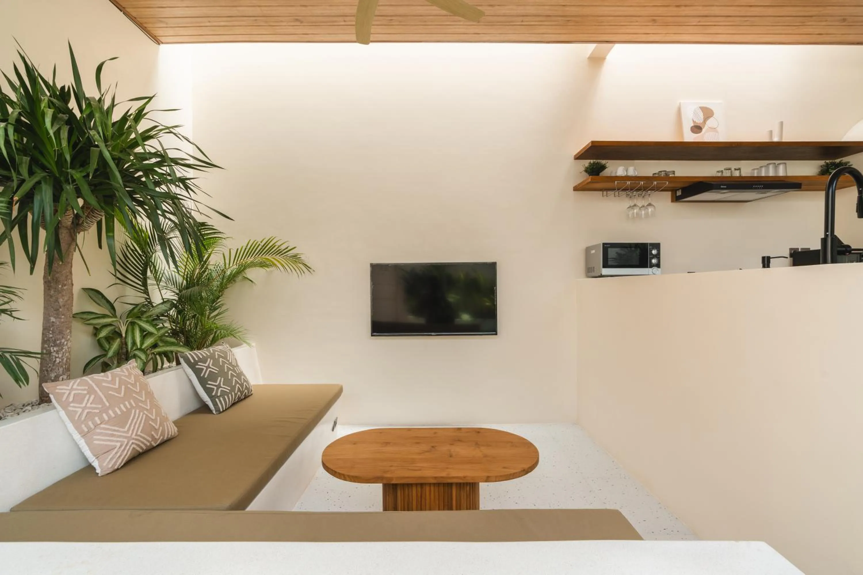 TV and multimedia in Copper Estate 2 by Alfred in Bali