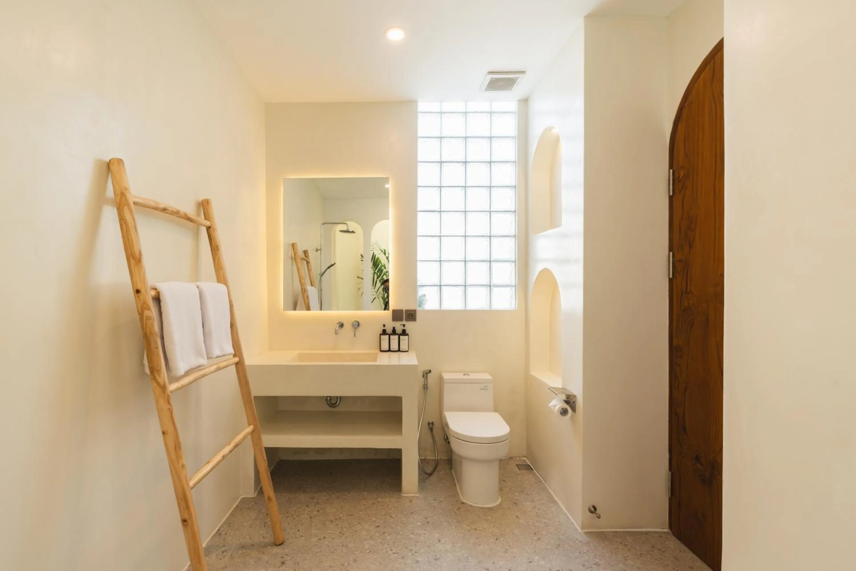 Shower in Copper Estate 2 by Alfred in Bali