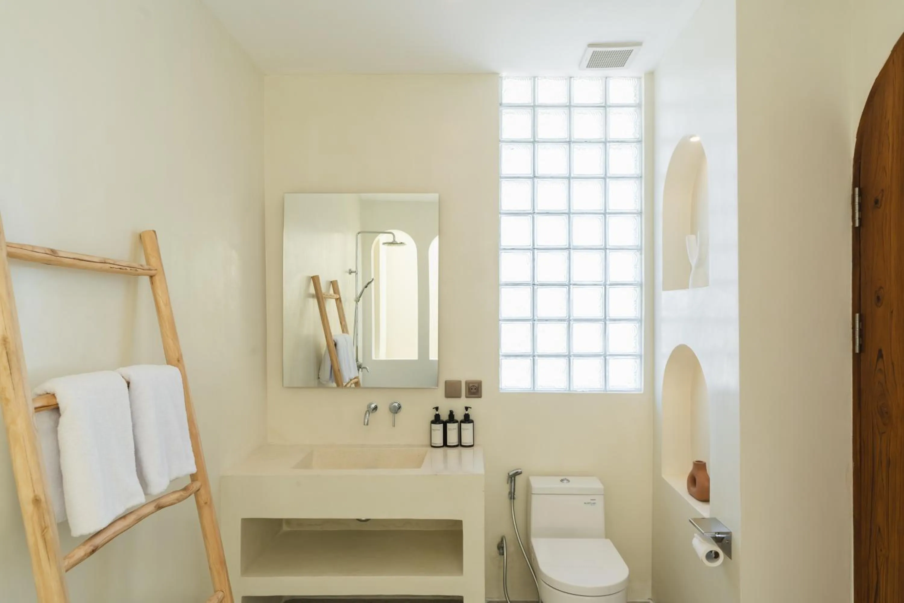 Shower in Copper Estate 2 by Alfred in Bali