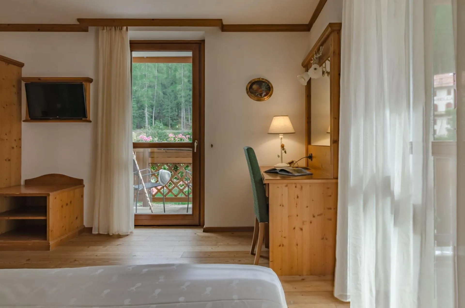 View (from property/room), Bed in Hotel Rosa Degli Angeli