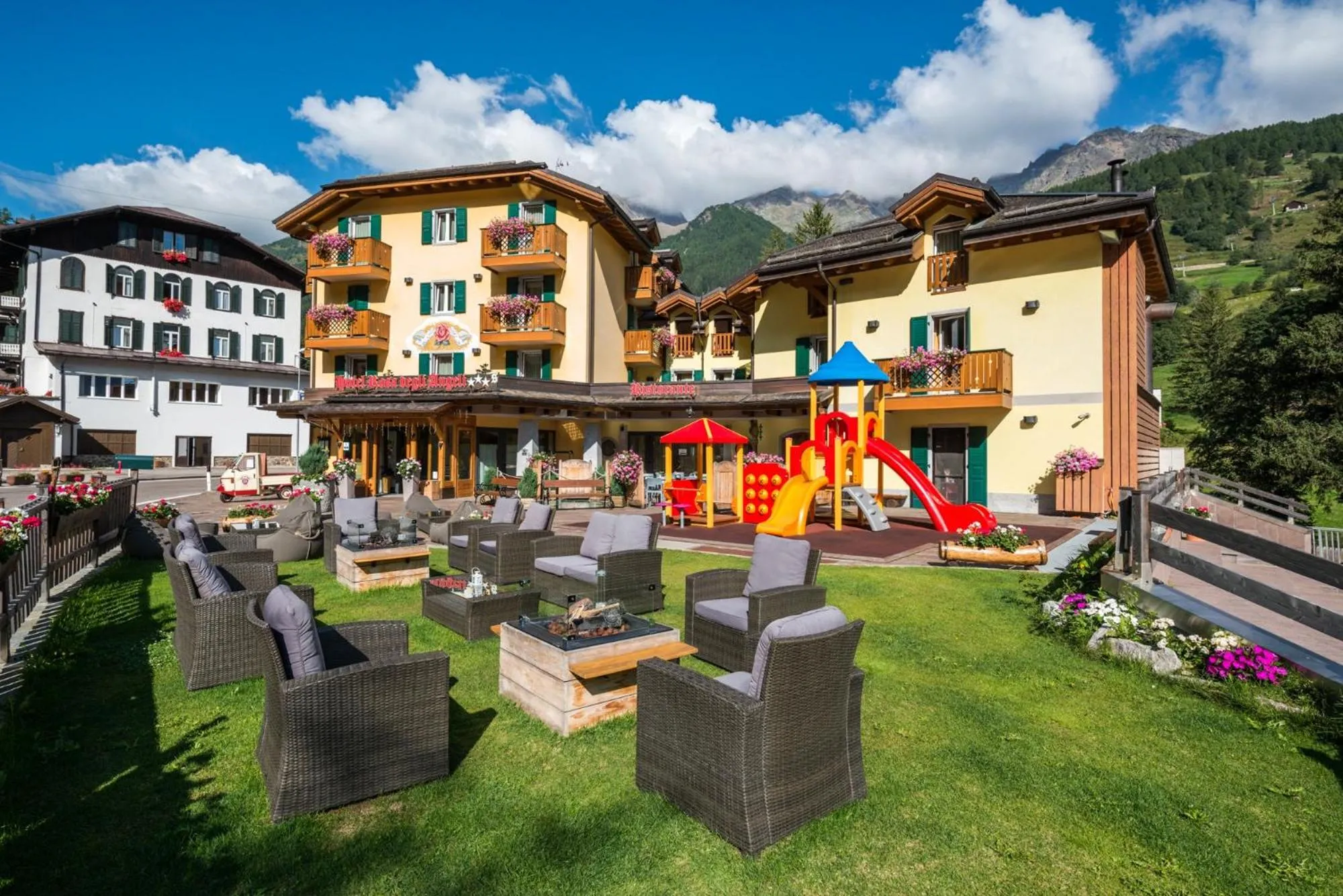 Property building in Hotel Rosa Degli Angeli