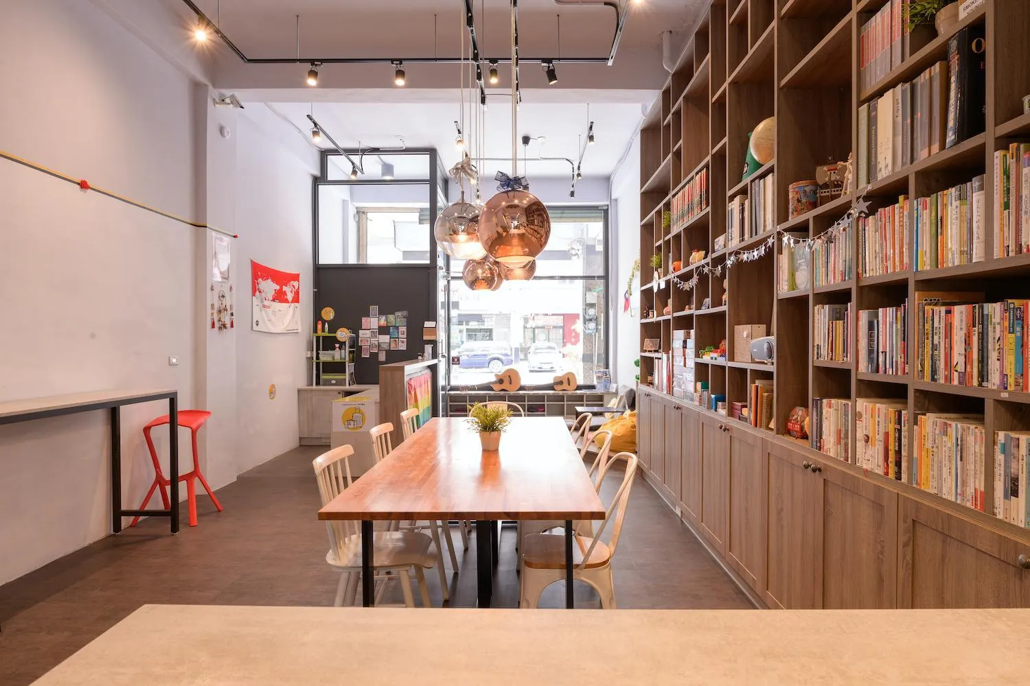 Library in Dumbo Hostel Hualien