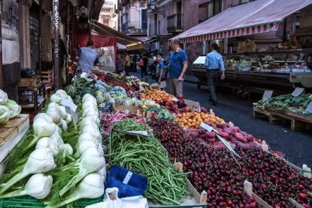 On-site shops in Casa Gisira