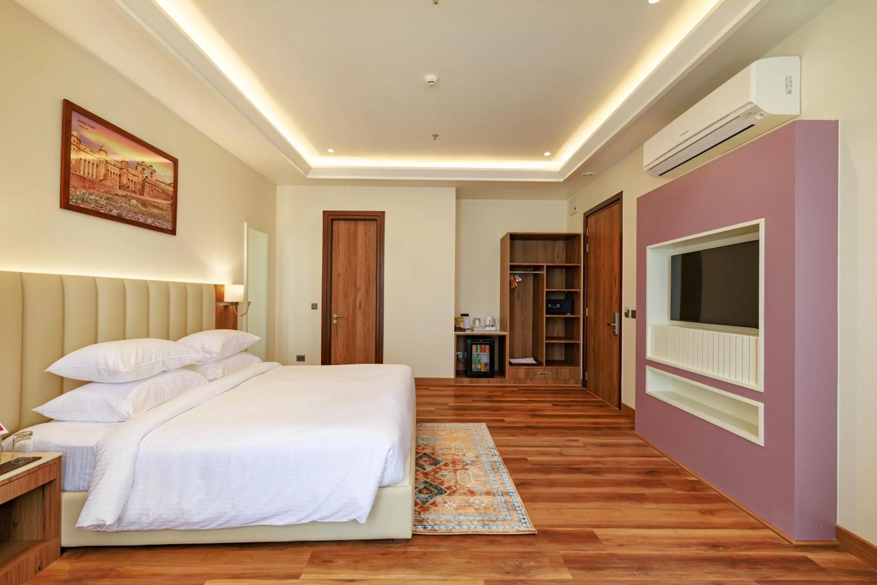 Bedroom, Bed in Regenta Place Jaipur Sirsi Road, Jaipur