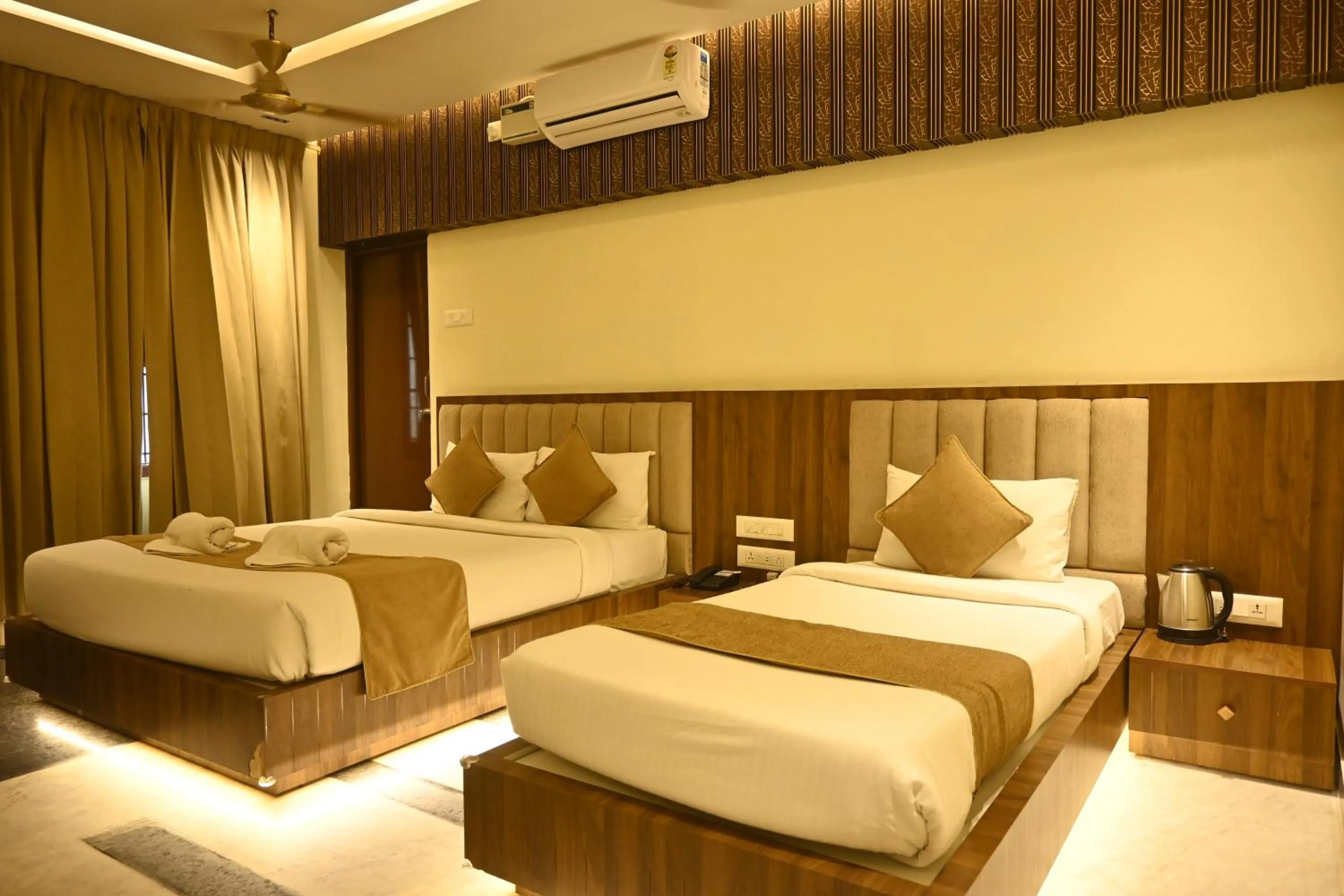 Bedroom, Bed in Suthanthira stay Inn