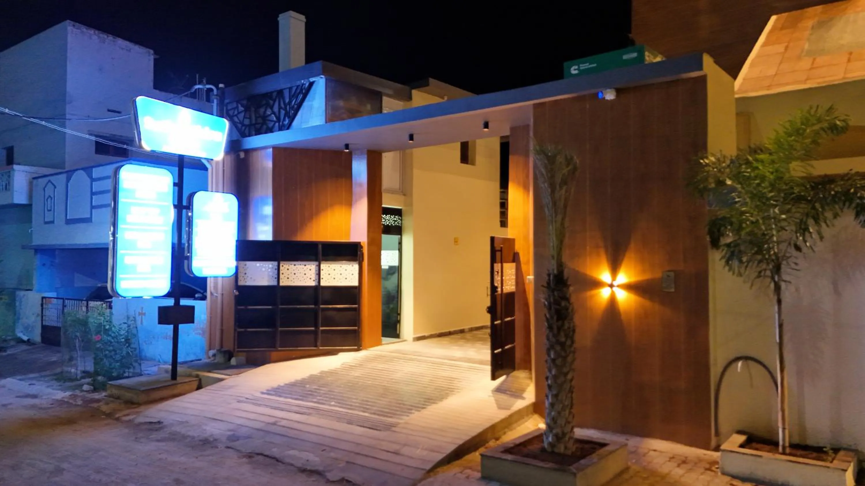 Facade/entrance in Suthanthira stay Inn