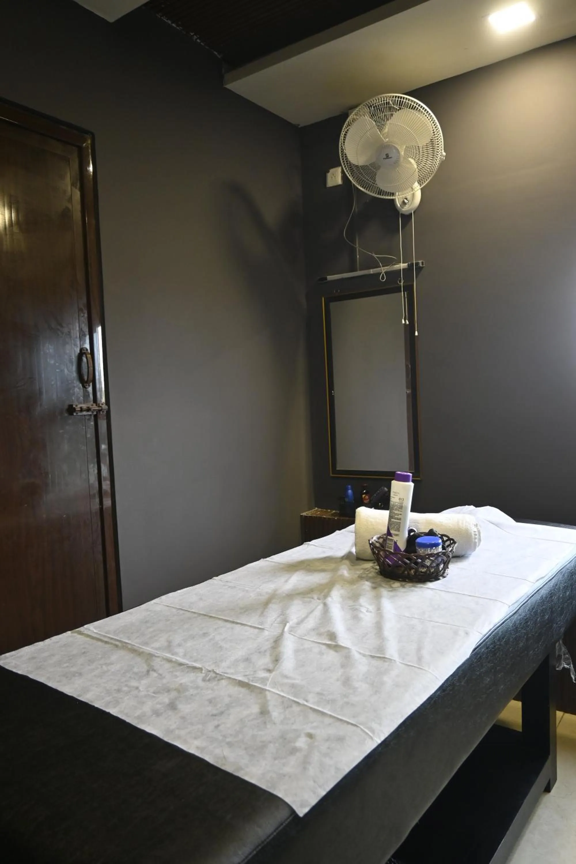 Spa and wellness centre/facilities, Bed in Suthanthira stay Inn