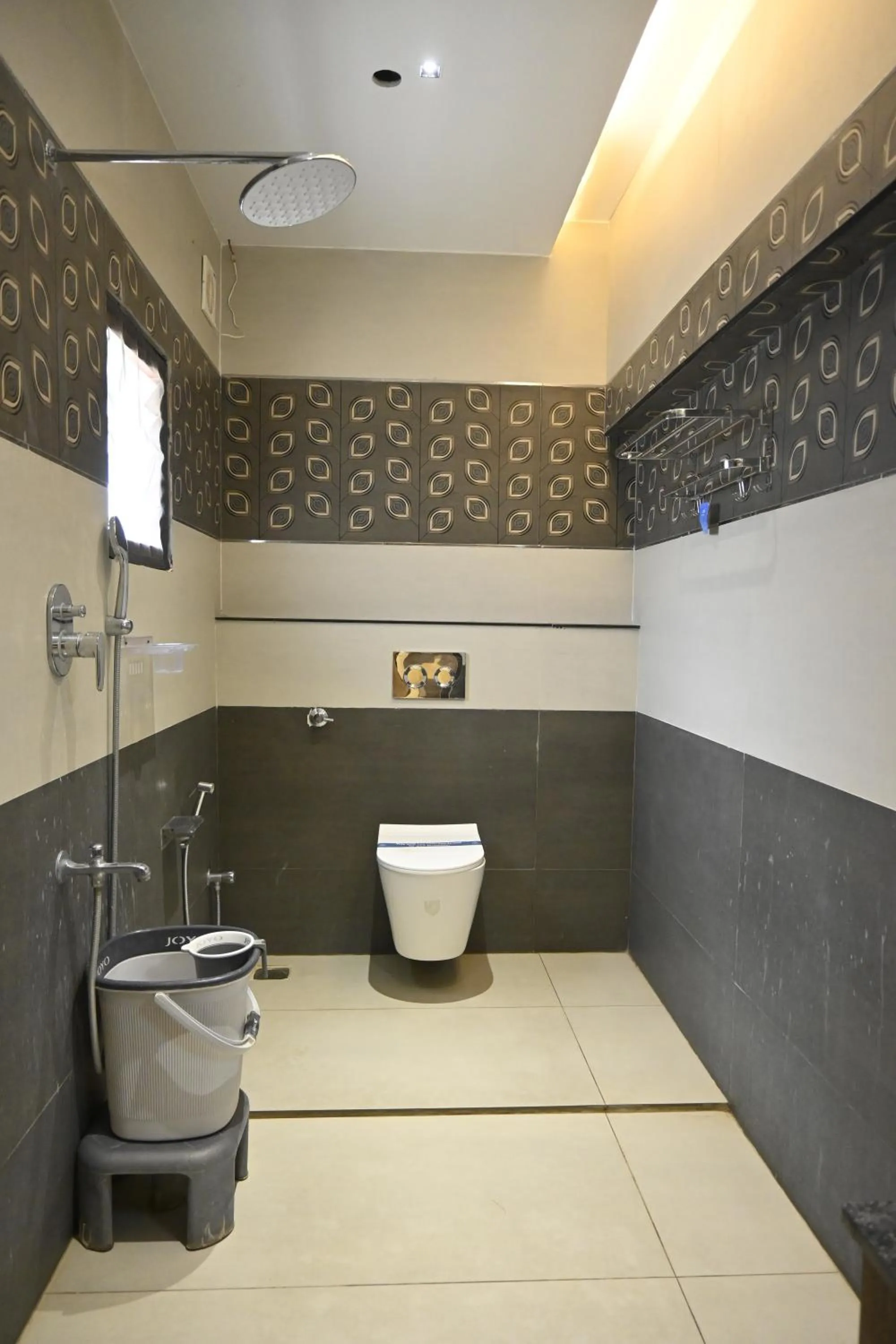 Bathroom in Suthanthira stay Inn