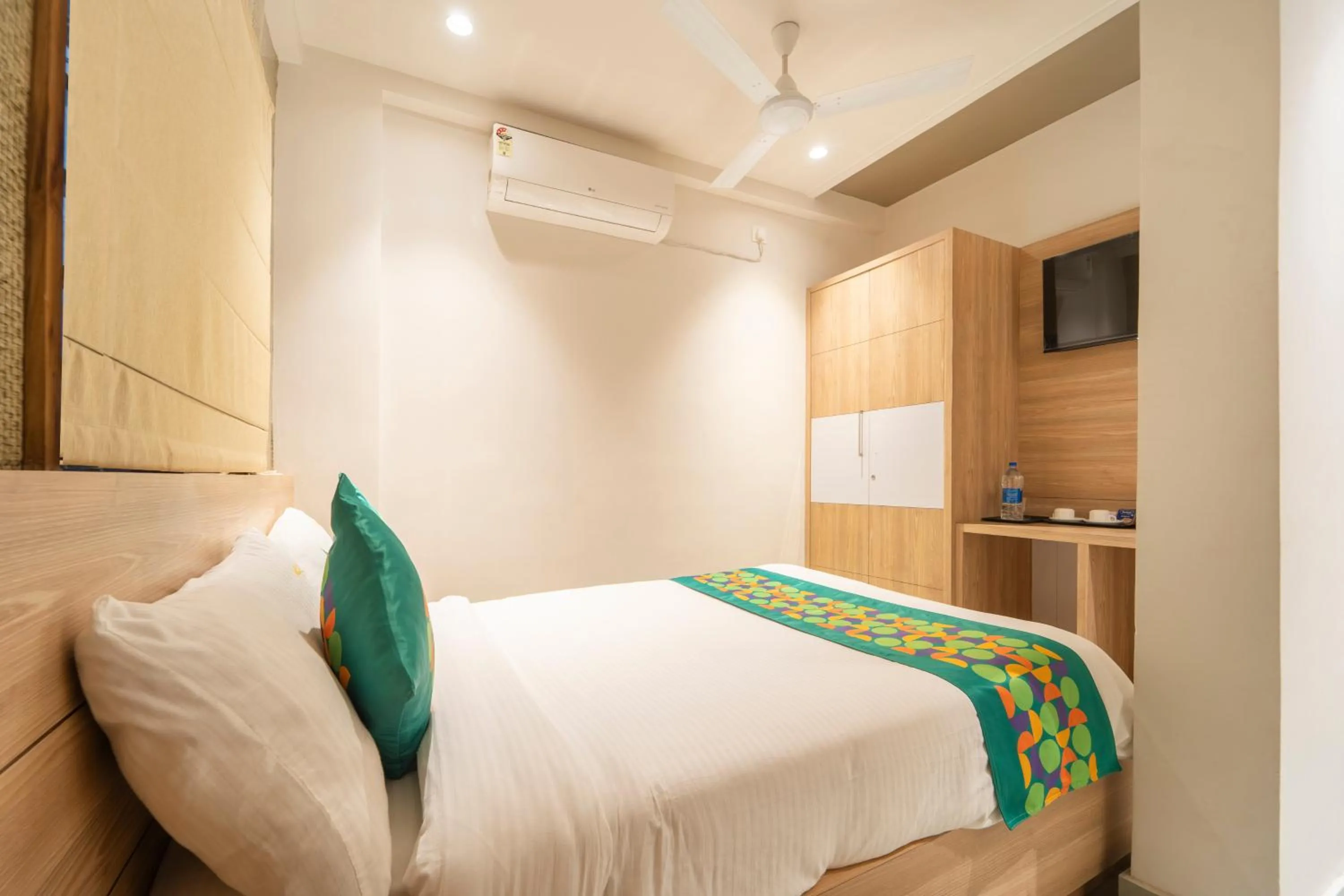 Bedroom, Bed in Treebo MR Motel