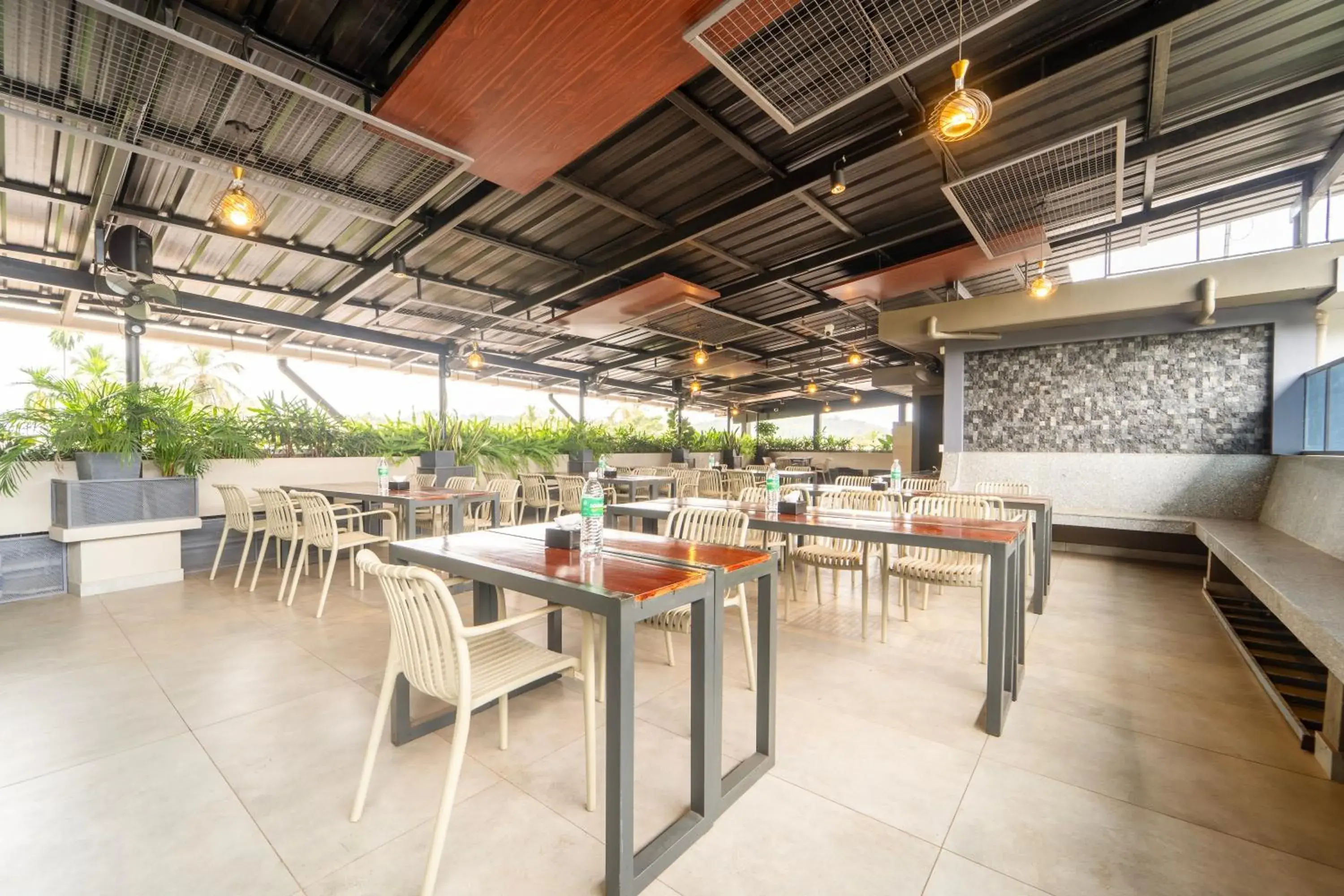 Restaurant/places to eat in Treebo MR Motel, 10 Mins To Airport Restaurant/places to eat in Treebo MR Motel, 10 Mins To Airport