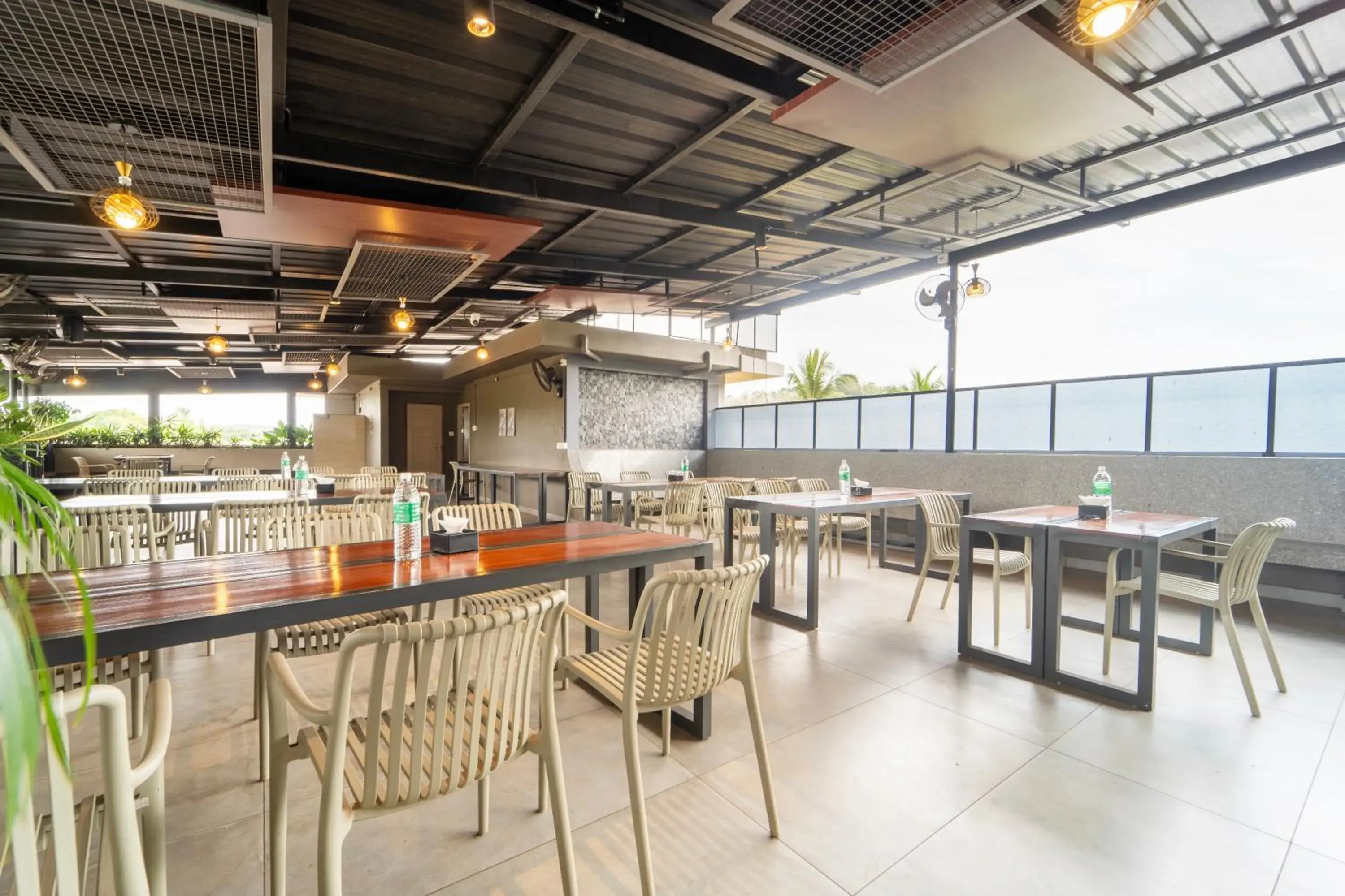 Restaurant/places to eat in Treebo MR Motel, 10 Mins To Airport Restaurant/places to eat in Treebo MR Motel, 10 Mins To Airport