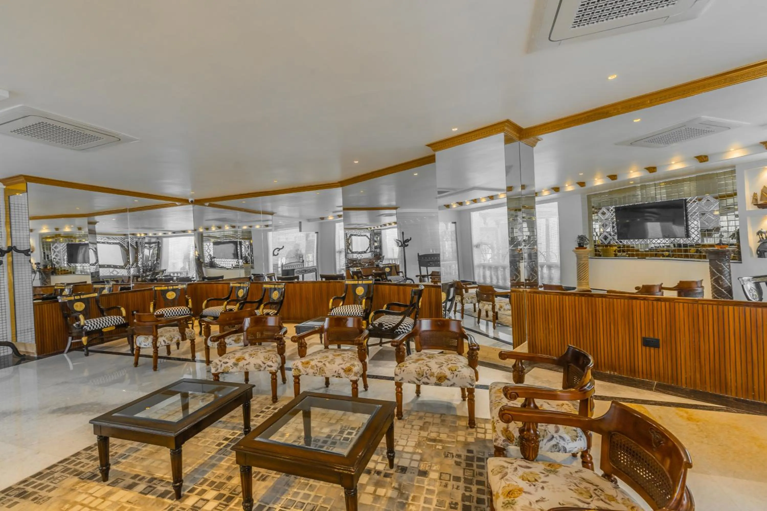 Restaurant/places to eat in Clarks Resort , Ajmer