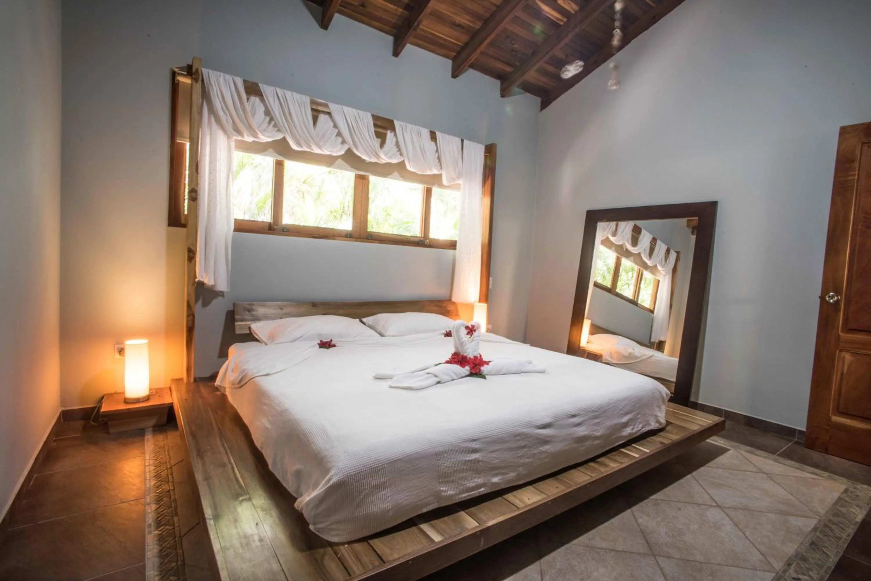 Photo of the whole room, Bed in Villas Santa Teresa