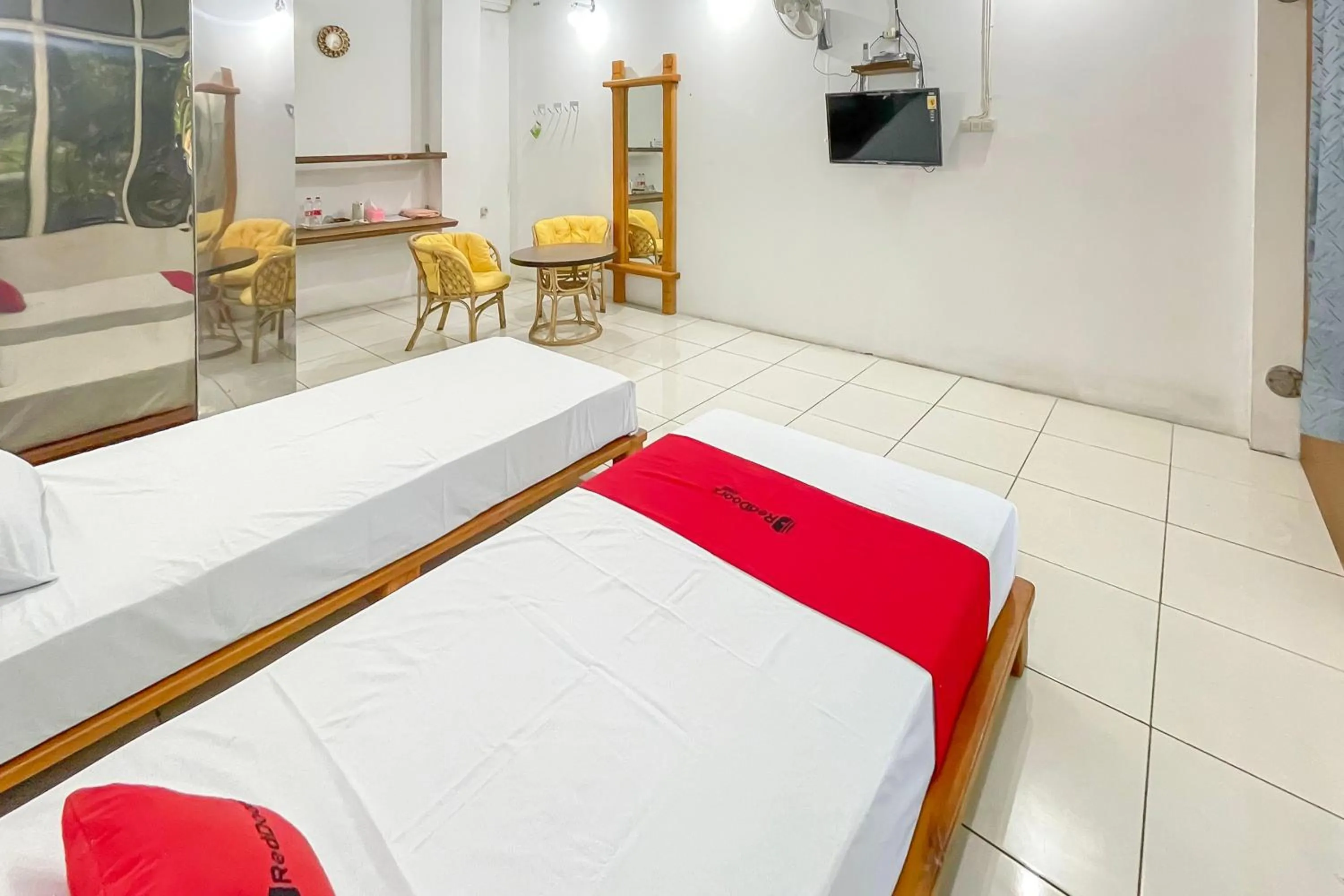 Bedroom, Bed in RedDoorz Syariah at Jalan RA Kosasih Sukabumi