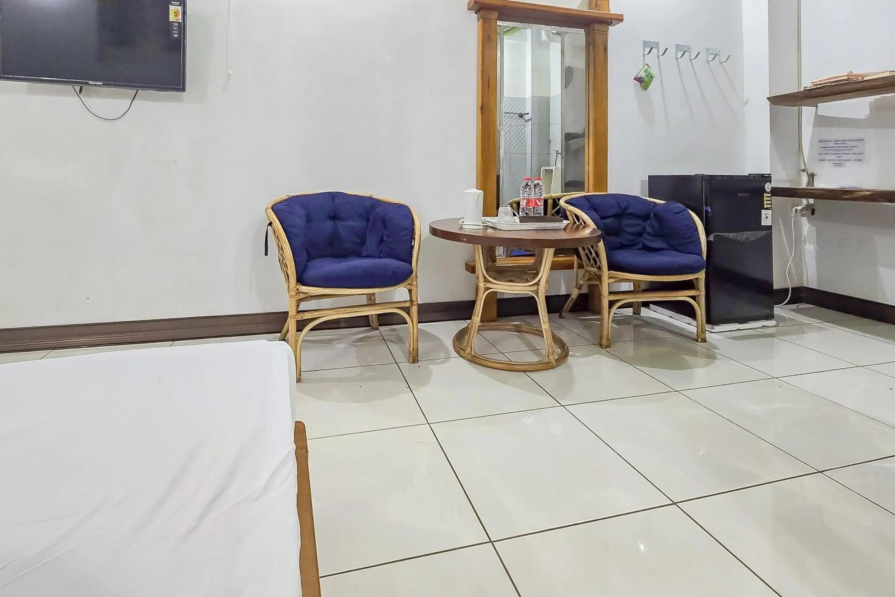 Seating area in RedDoorz Syariah at Jalan RA Kosasih Sukabumi