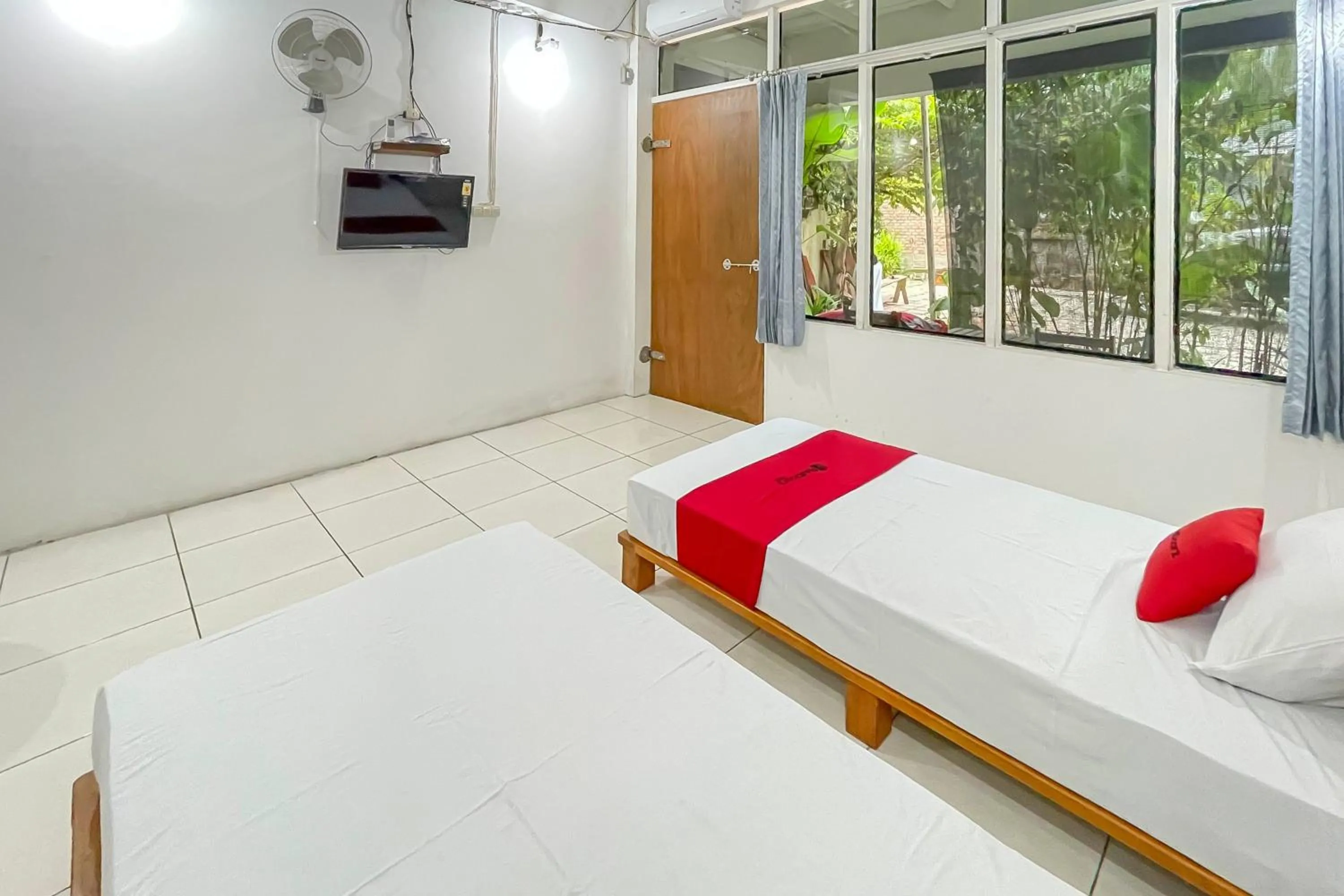 Bedroom, Bed in RedDoorz Syariah at Jalan RA Kosasih Sukabumi
