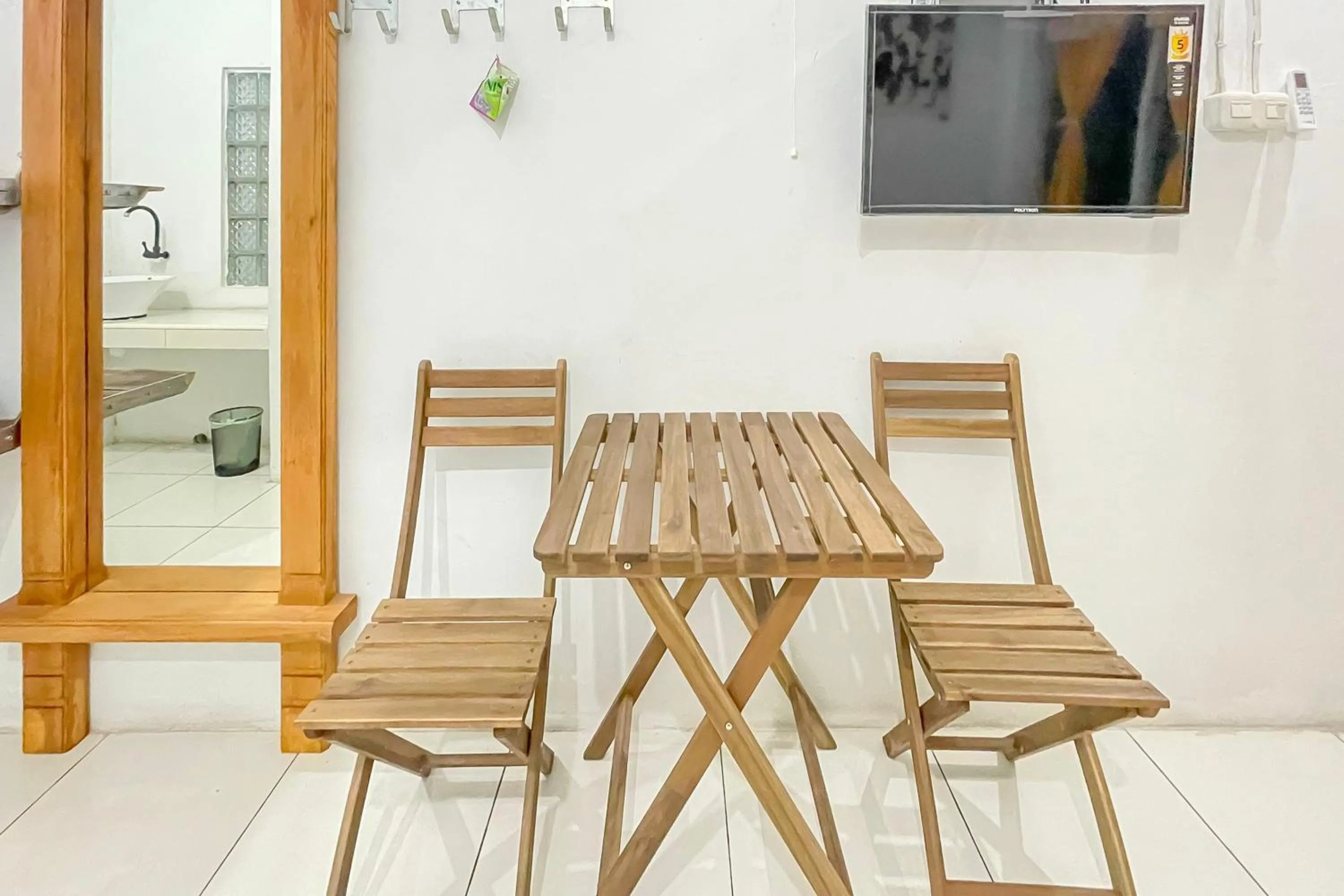 Seating area in RedDoorz Syariah at Jalan RA Kosasih Sukabumi