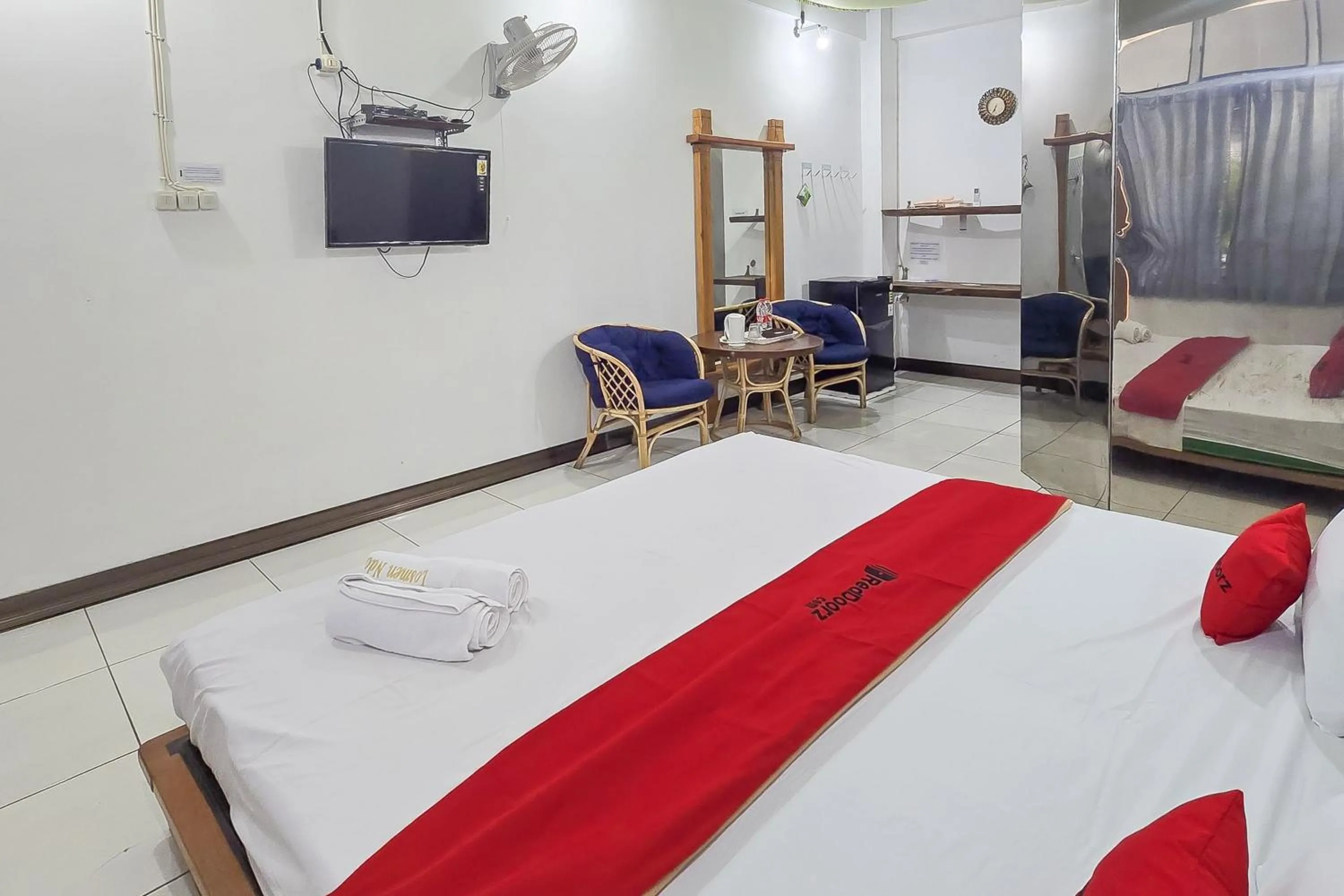 Bathroom, Bed in RedDoorz Syariah at Jalan RA Kosasih Sukabumi