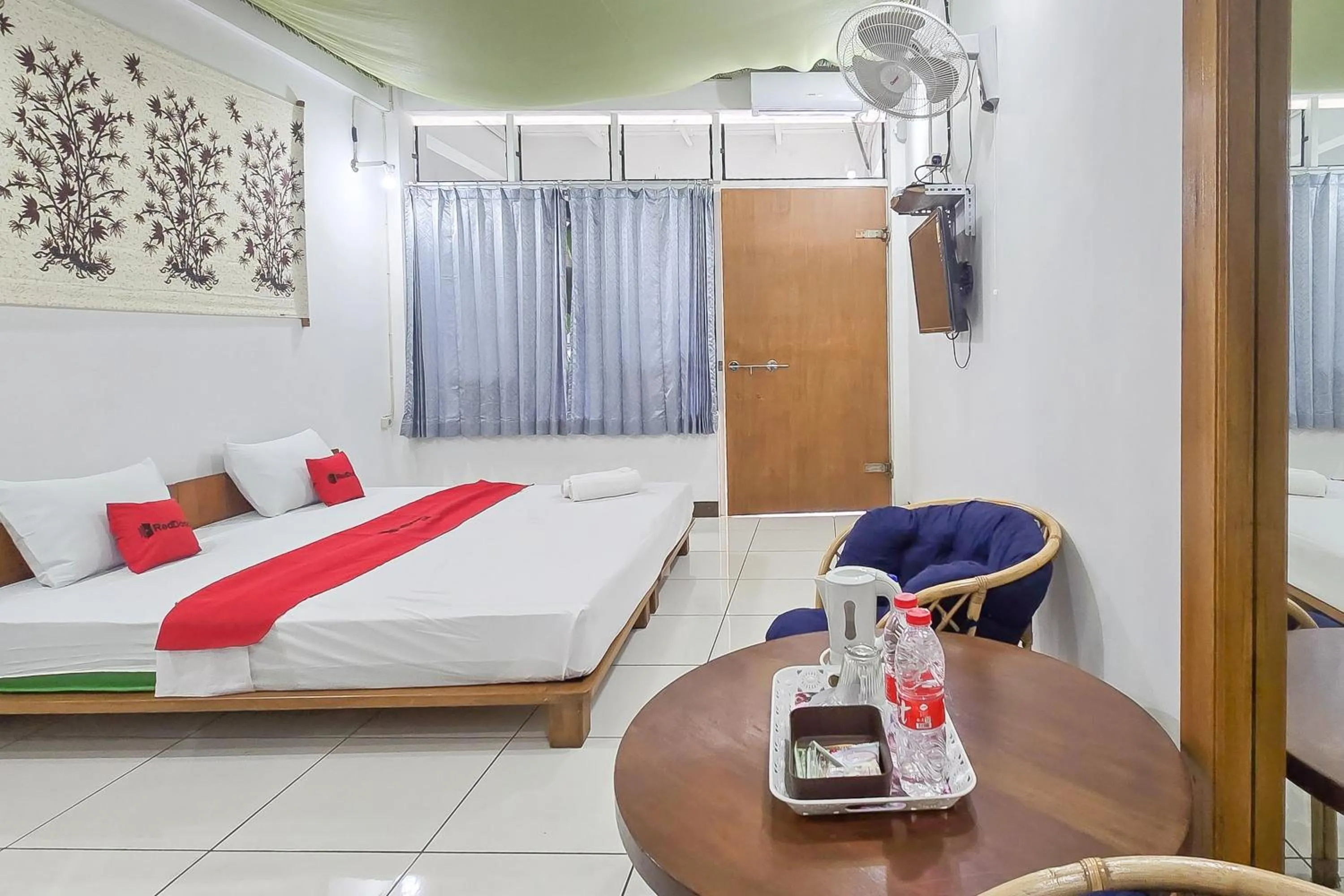 Bedroom, Bed in RedDoorz Syariah at Jalan RA Kosasih Sukabumi