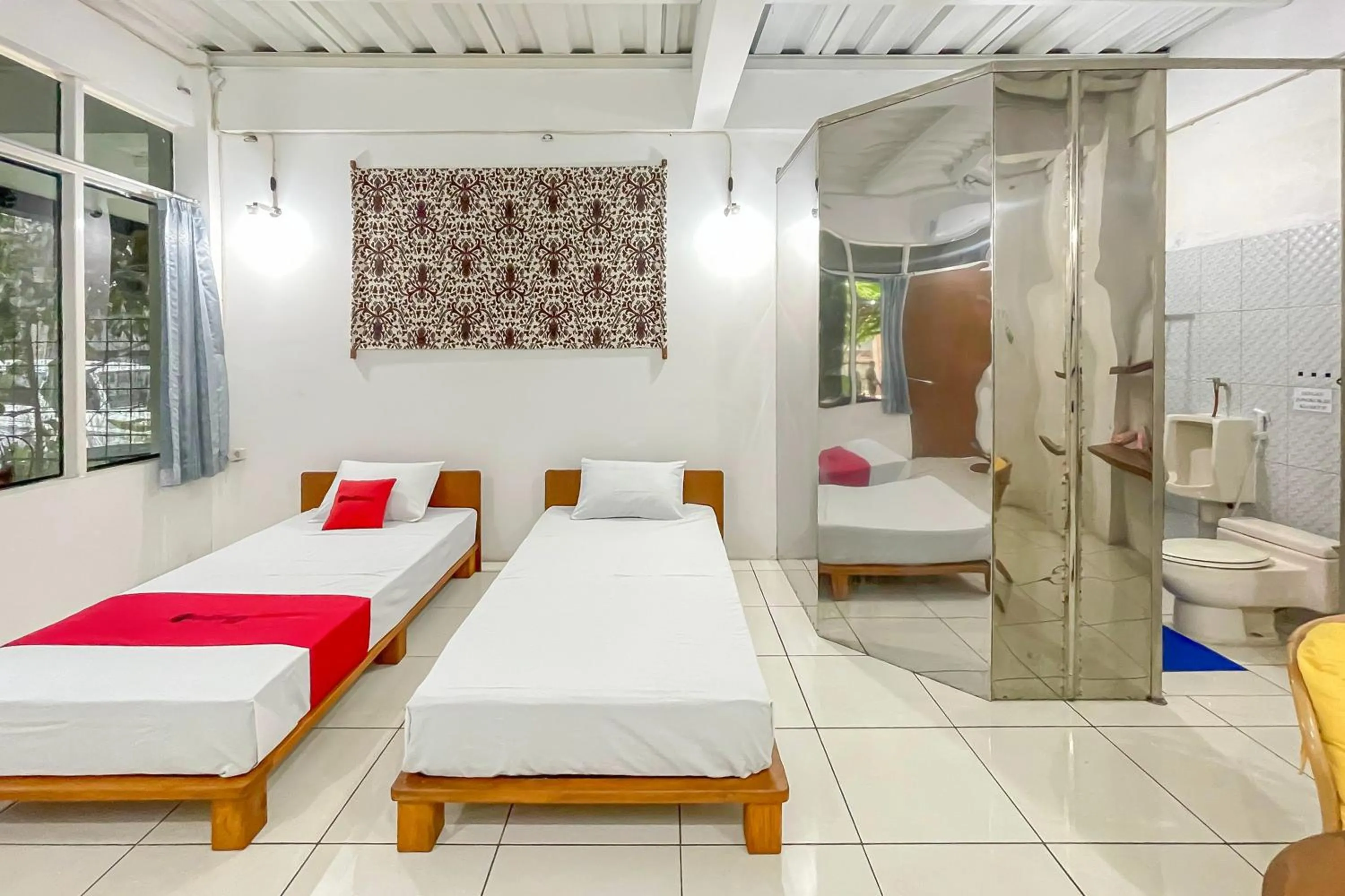 Bathroom, Bed in RedDoorz Syariah at Jalan RA Kosasih Sukabumi