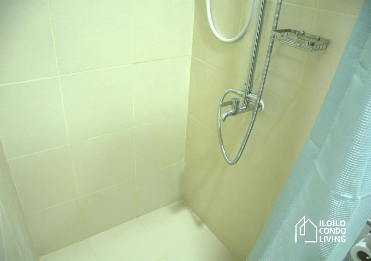 Bathroom in Studio apartment with balcony - Iloilo Condo Living