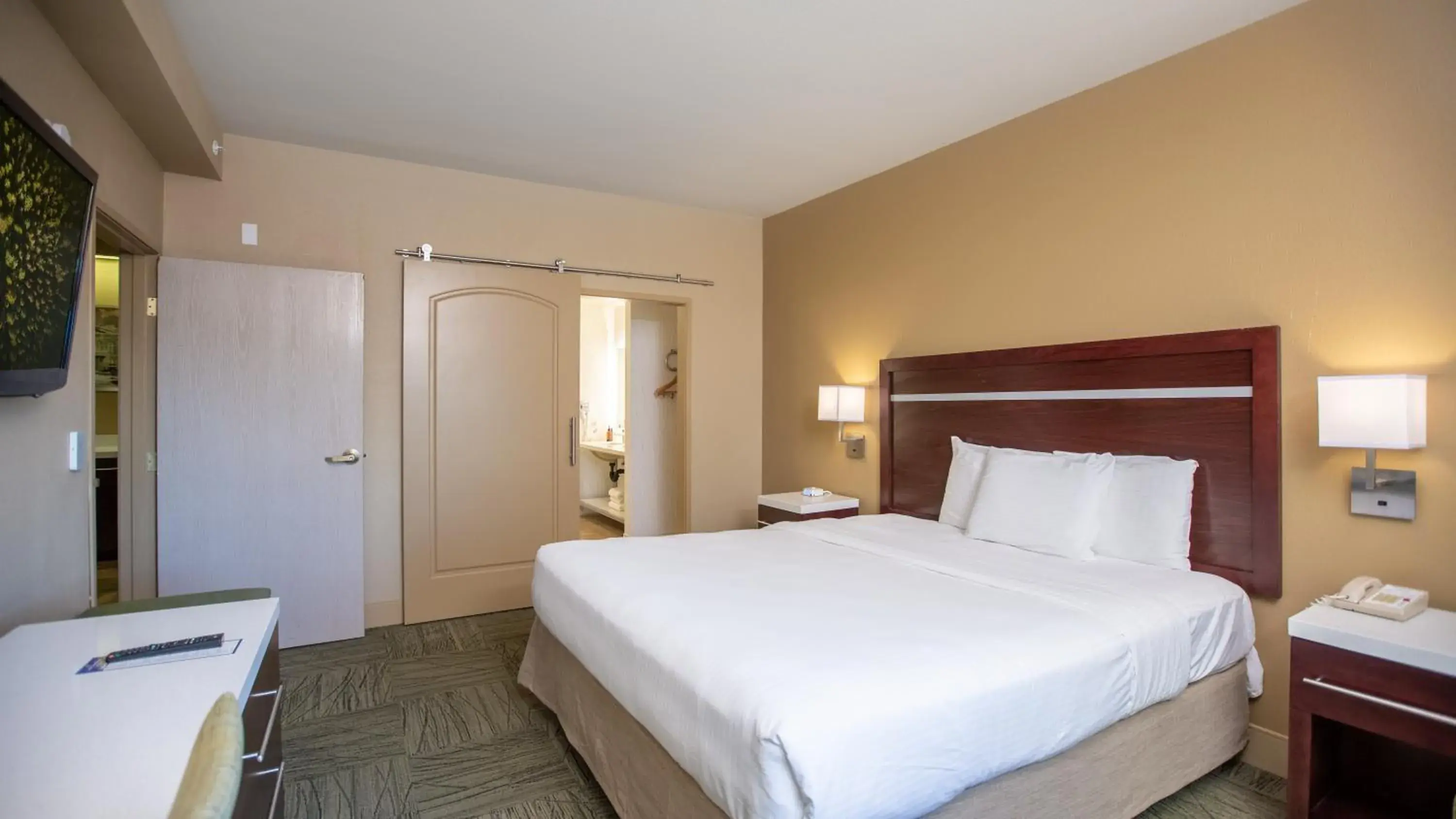 Bedroom, Bed in Gold Dust West Bedroom, Bed in Gold Dust West