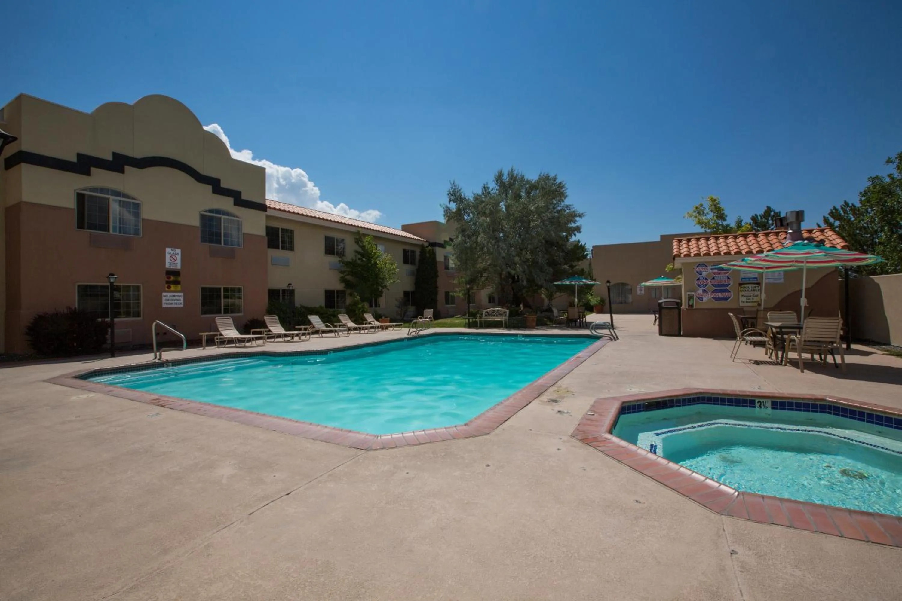 Swimming pool in Gold Dust West