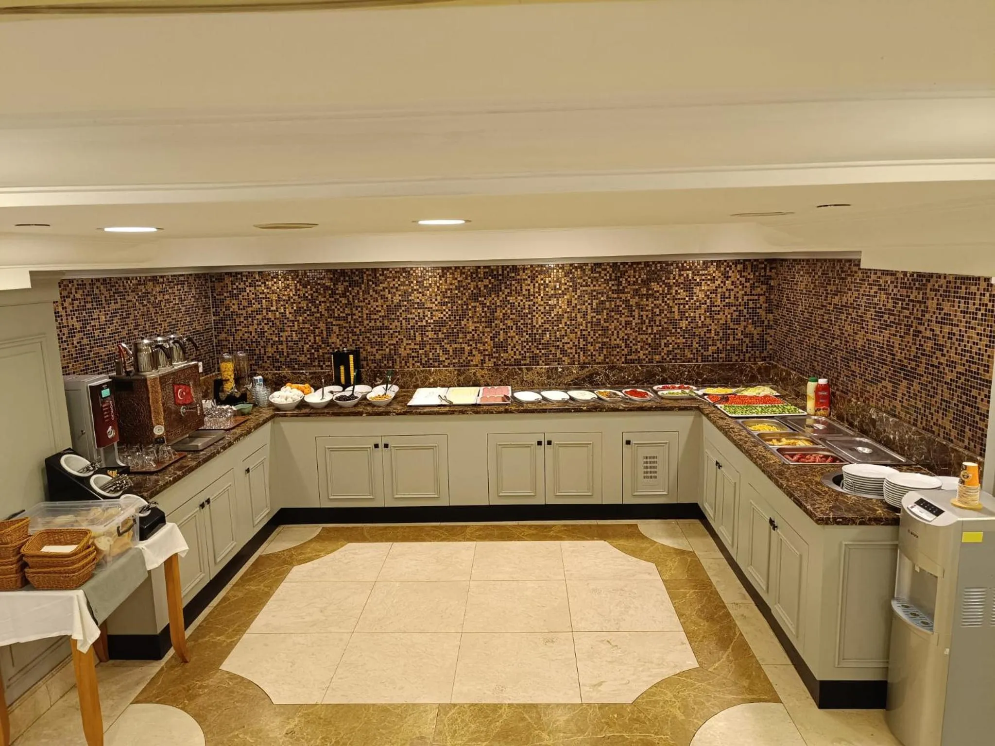 Restaurant/places to eat in Taksim Stare Hotel