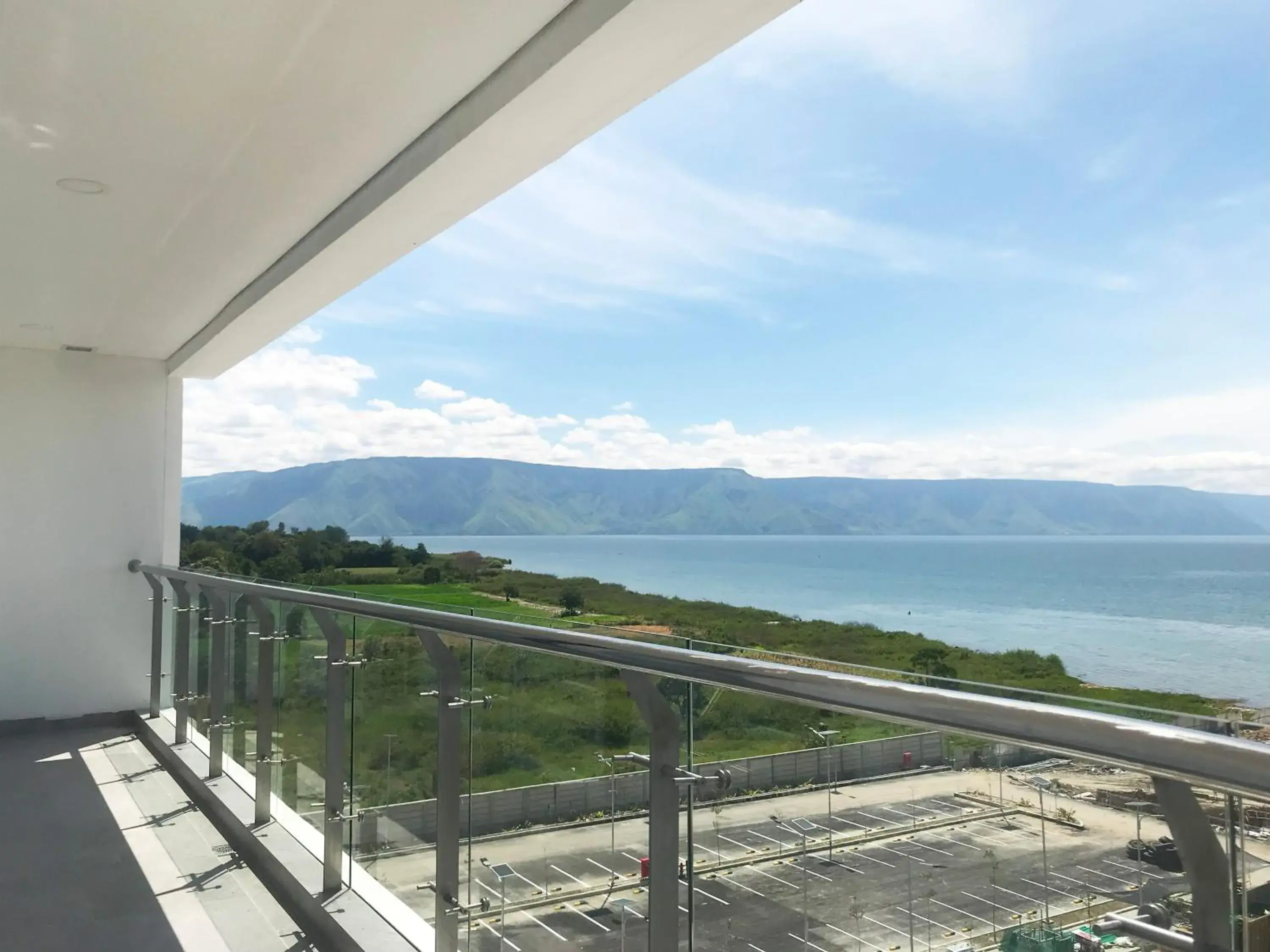 King Suite with Sea View - single occupancy in Labersa Hotel & Convention Center Samosir King Suite with Sea View - single occupancy in Labersa Hotel & Convention Center Samosir