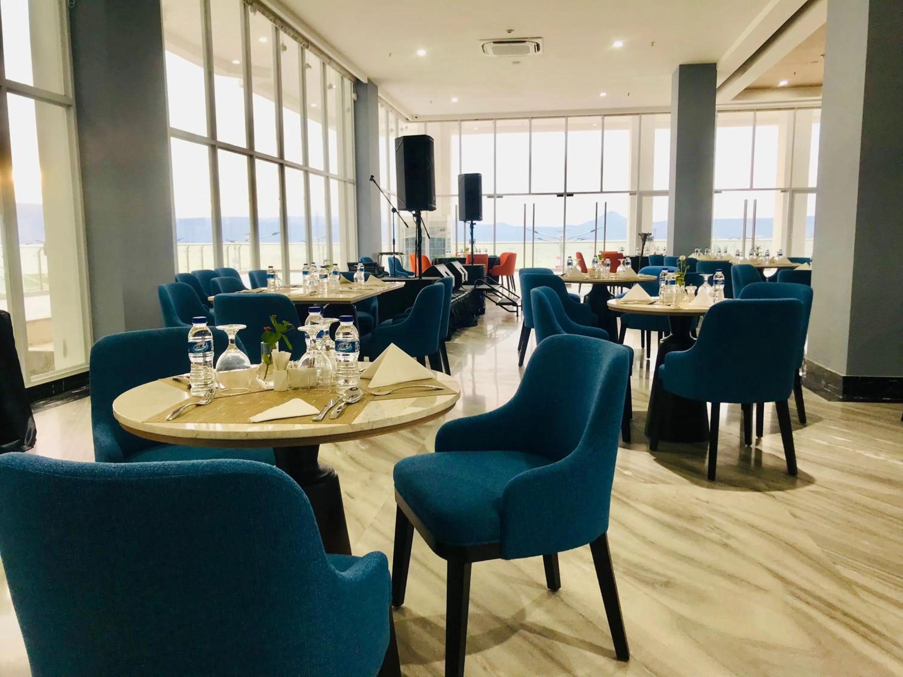 Restaurant/places to eat in Labersa Hotel & Convention Center Samosir