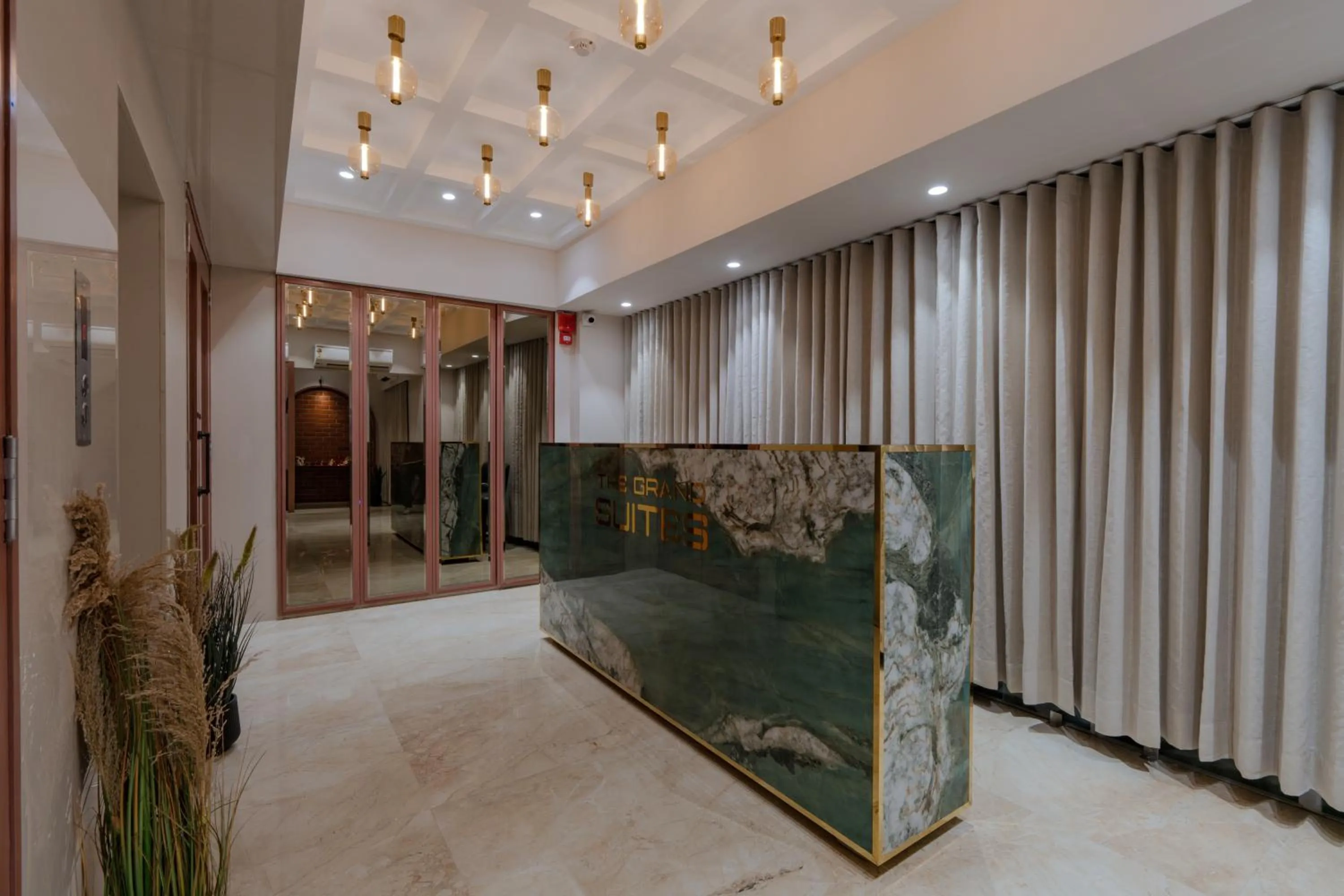 Hotel The Grand Suites