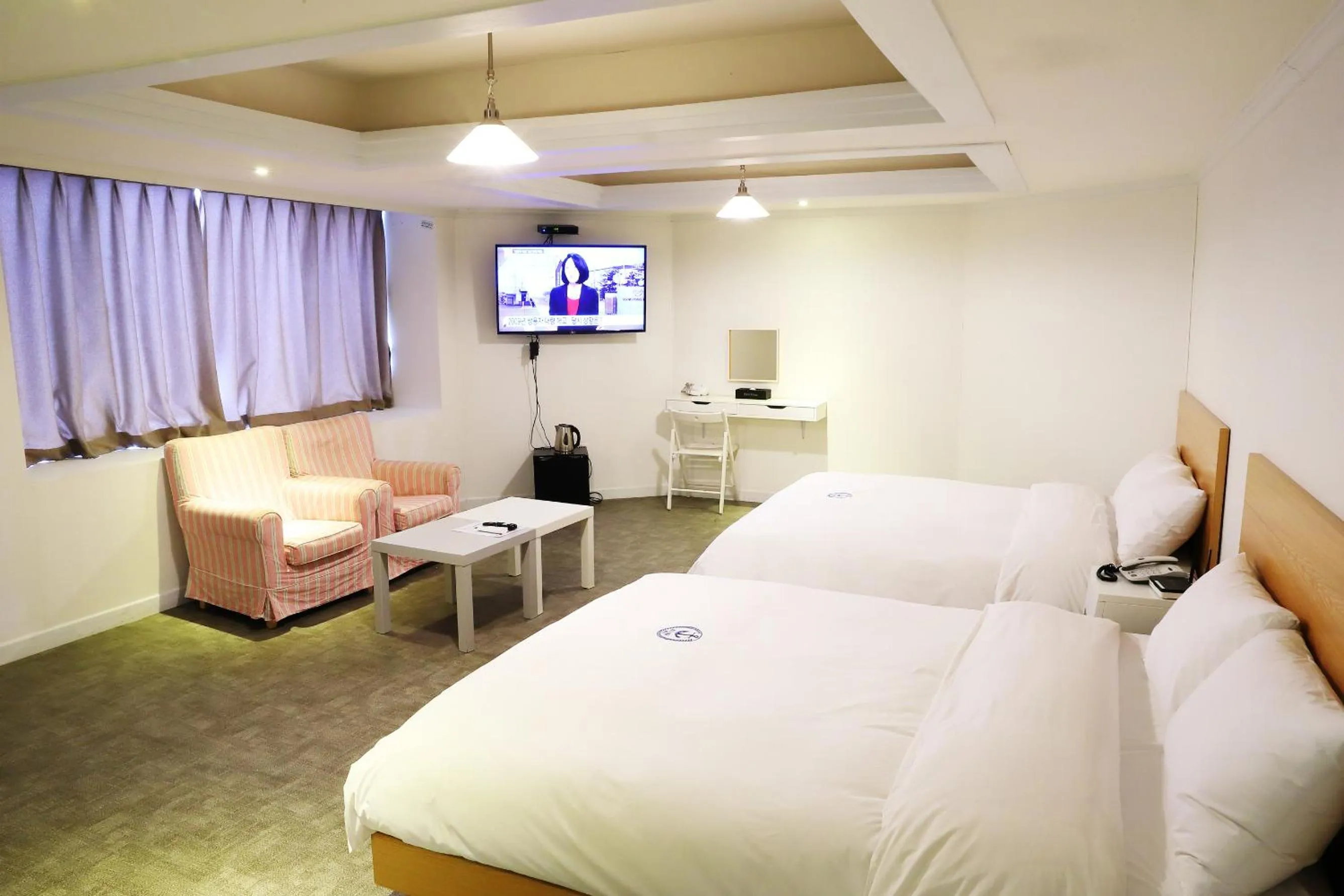 Bed in Hillside Hotel