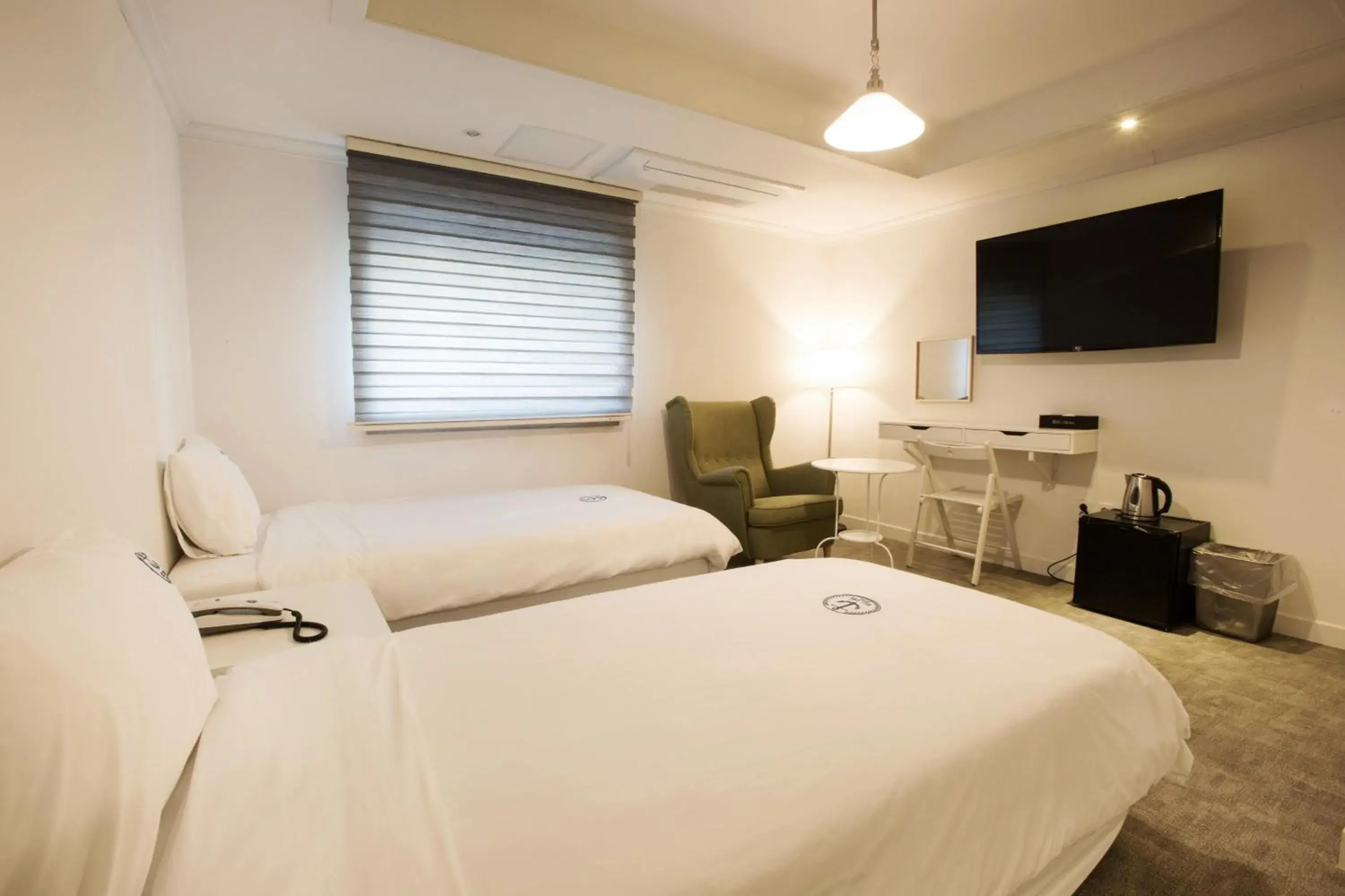 Photo of the whole room, Bed in Hillside Hotel Photo of the whole room, Bed in Hillside Hotel