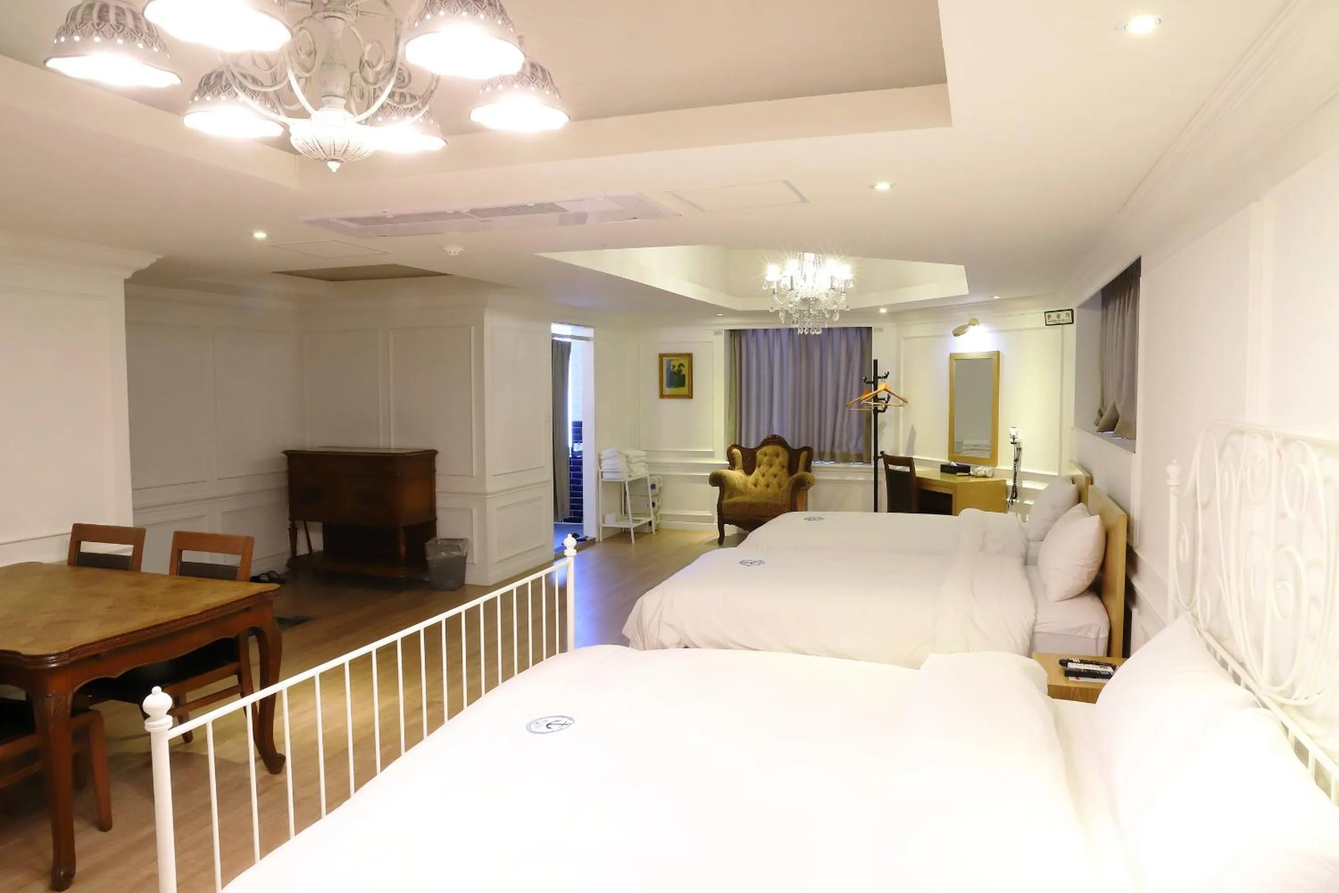 Bed in Hillside Hotel