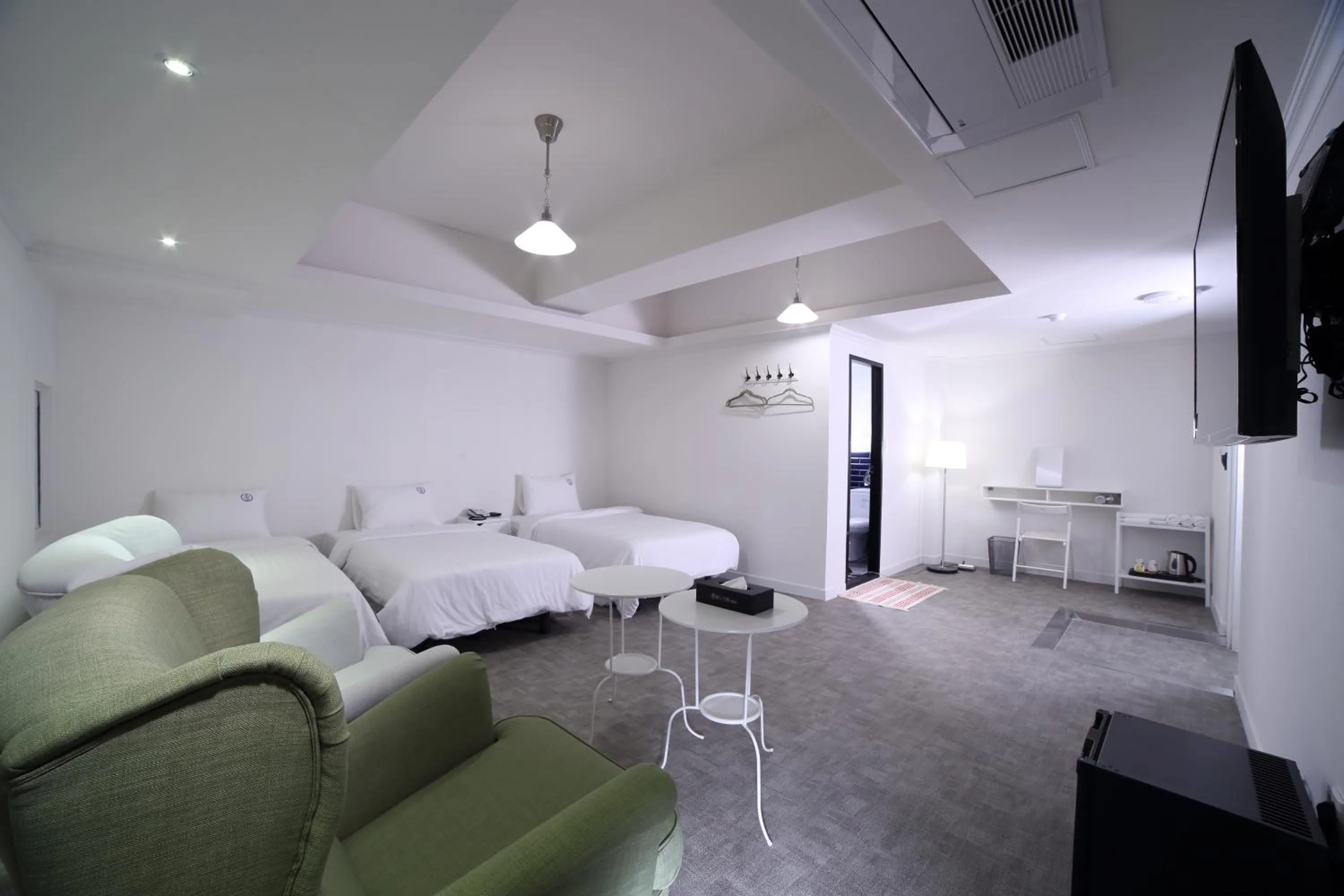 Photo of the whole room in Hillside Hotel