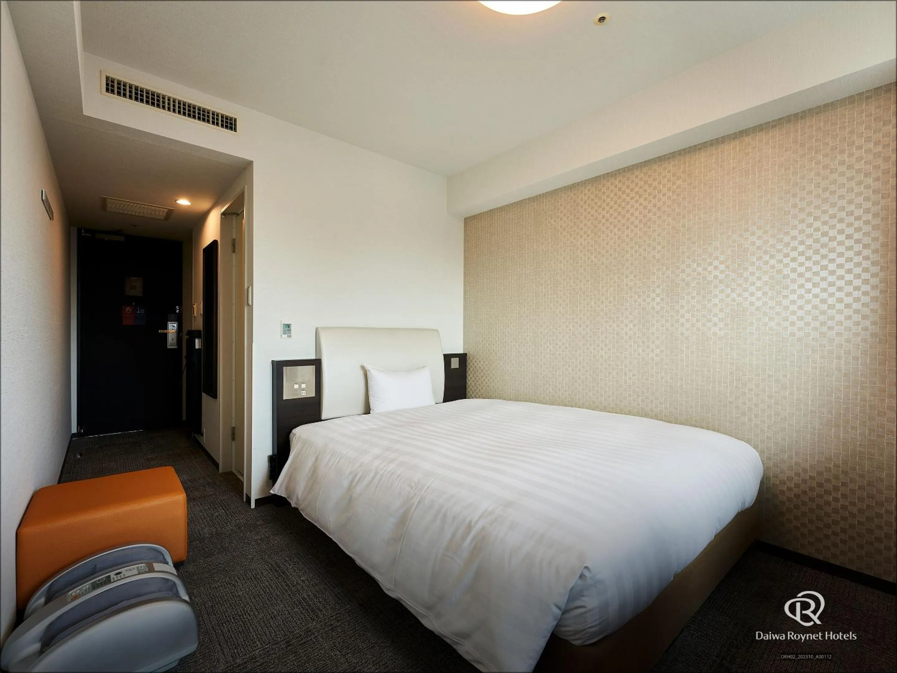 Bed in Daiwa Roynet Hotel Kawasaki