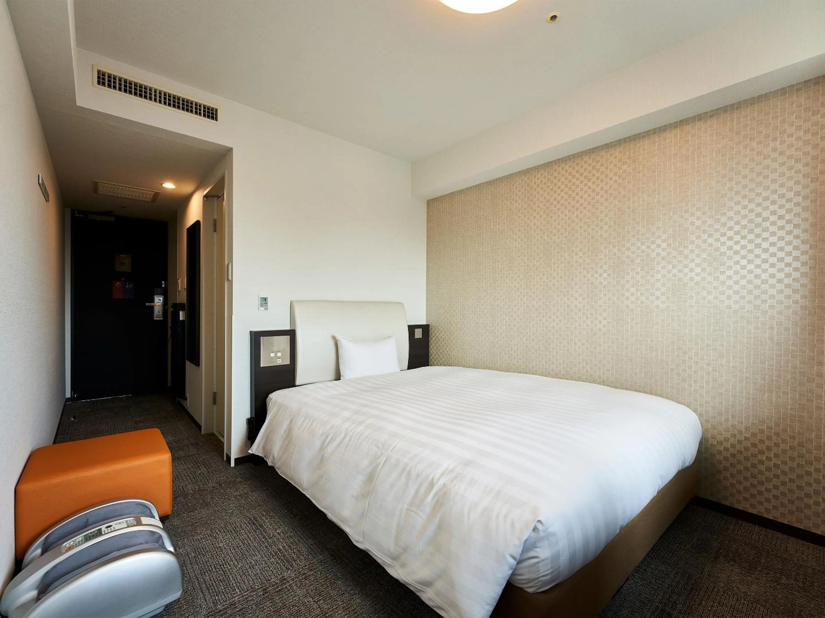 Bed in Daiwa Roynet Hotel Kawasaki